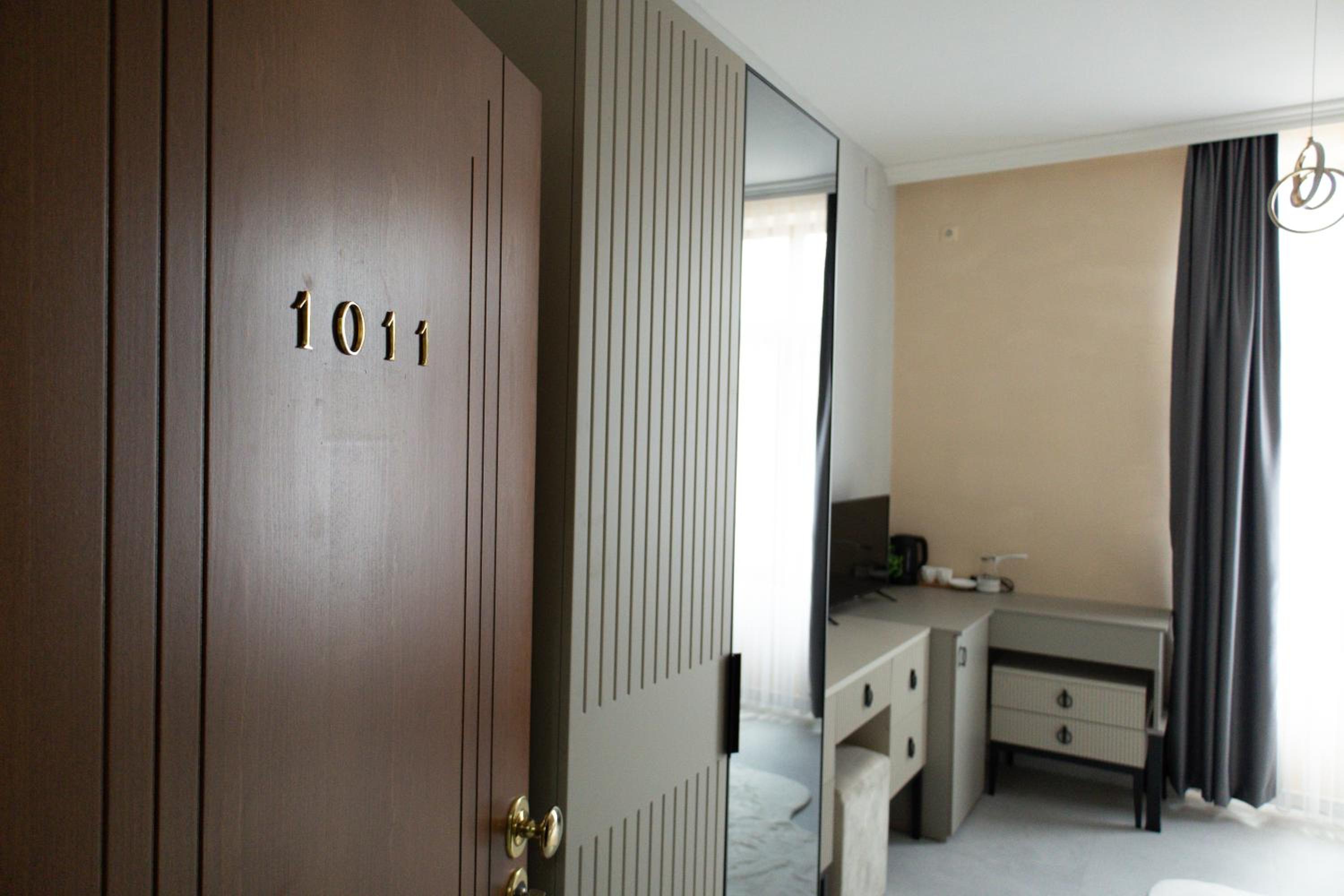 Deluxe Double or Twin Room with City View