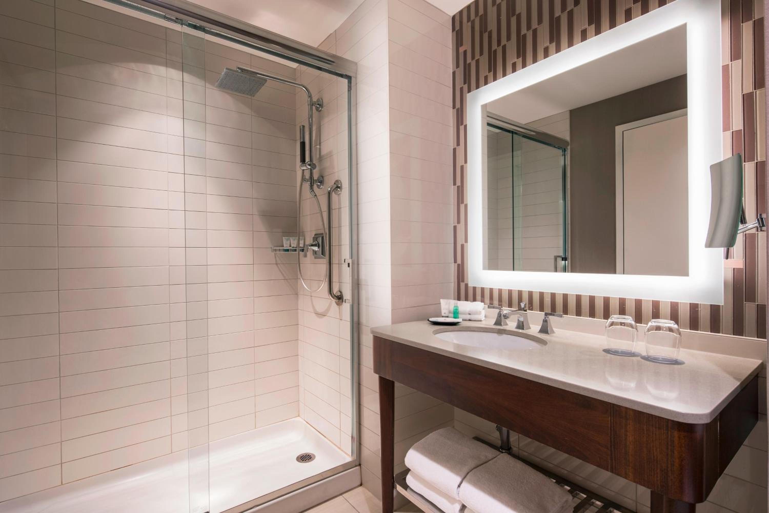 Premium King Room photo 2