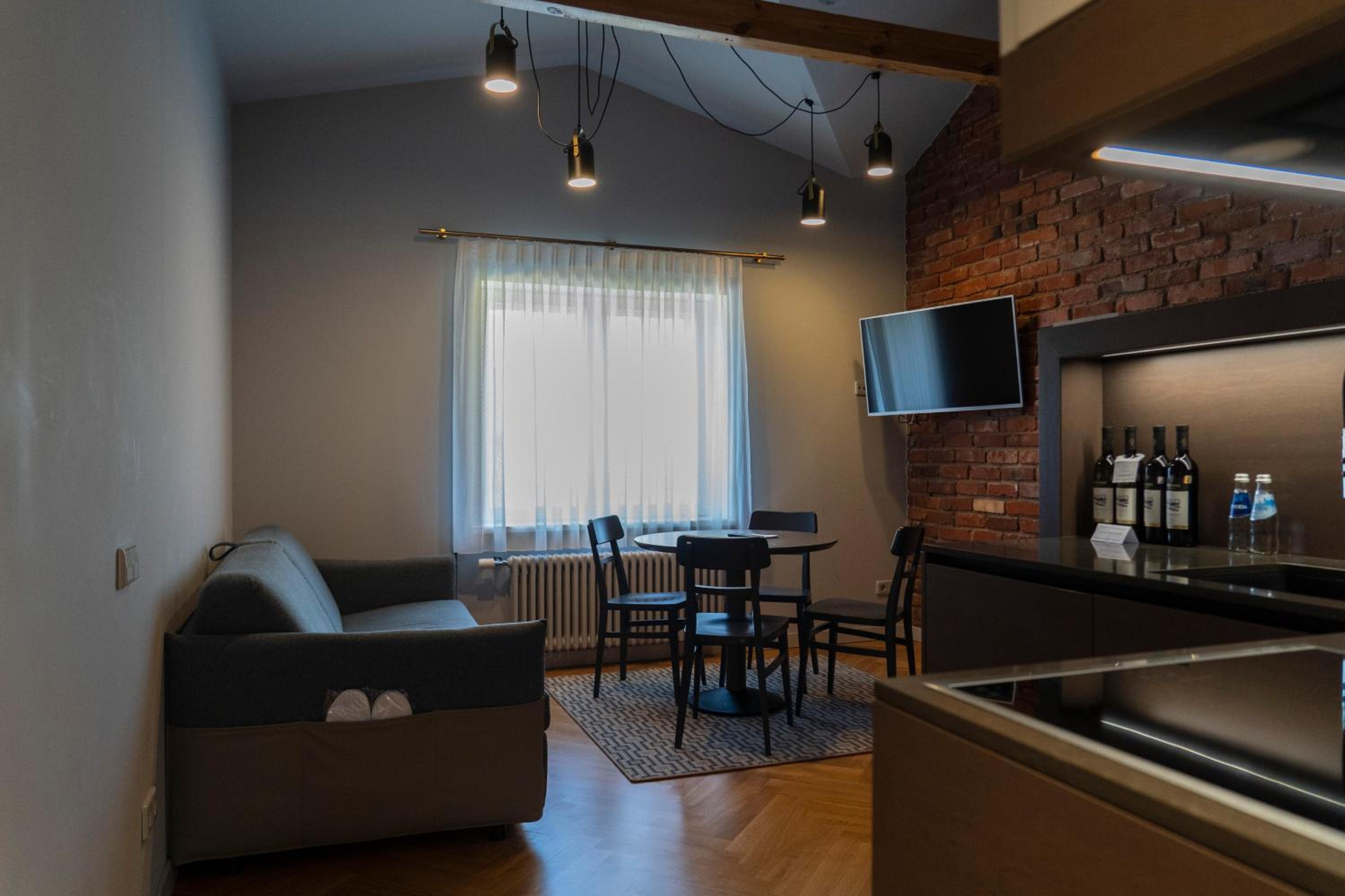 One-Bedroom Apartment