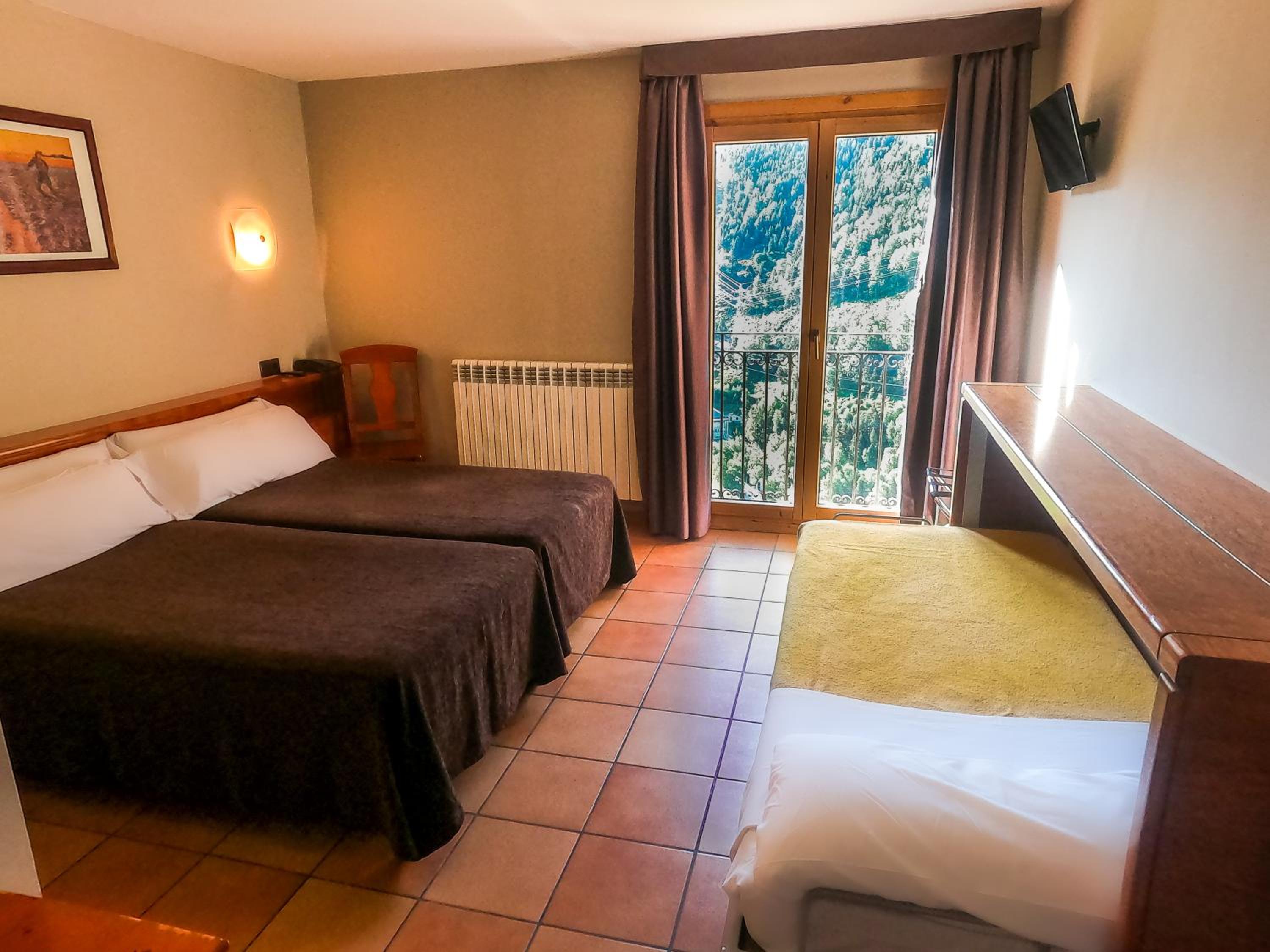 Triple Room (2 Adults + 1 Child) photo 3