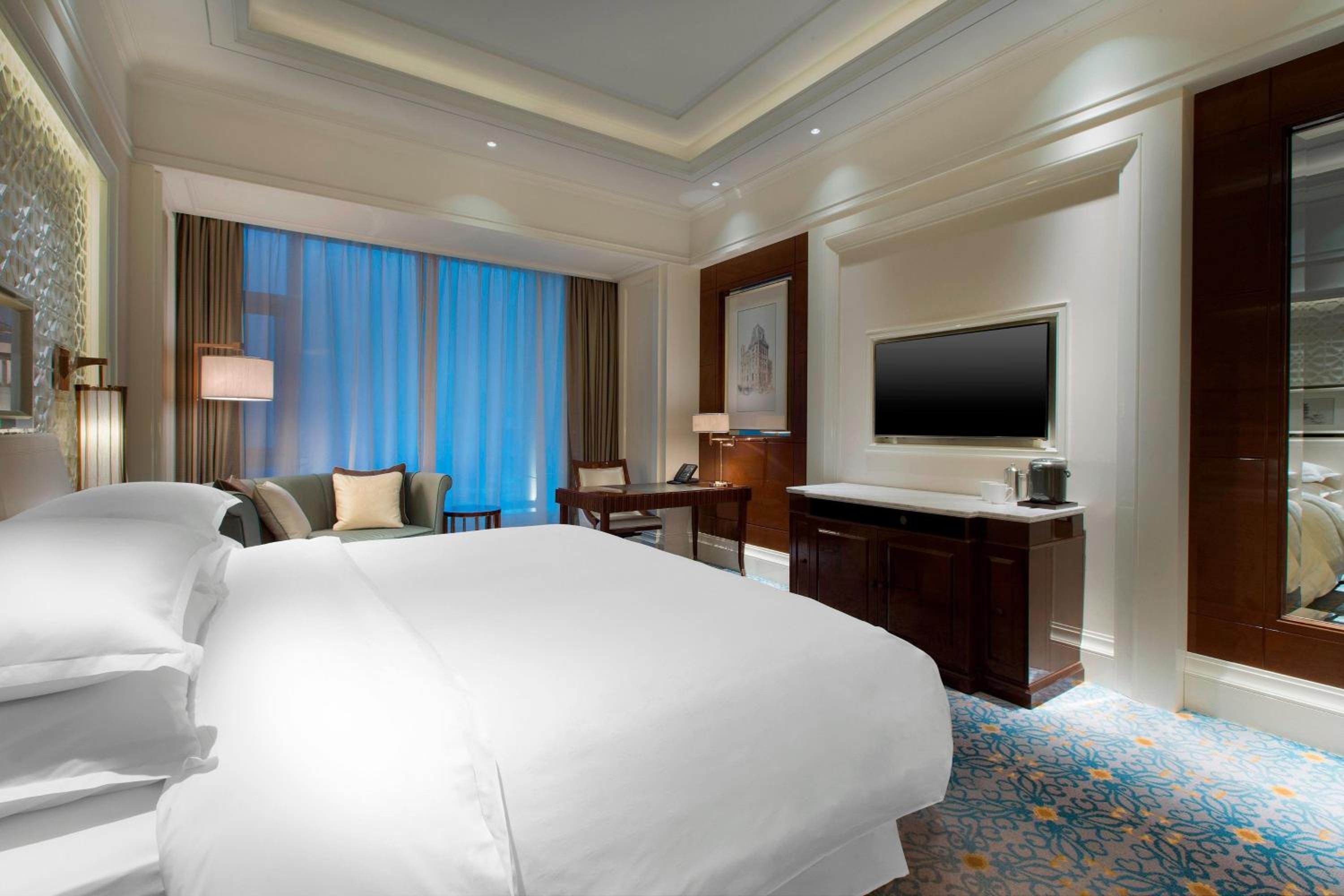 Superior Deluxe King Room