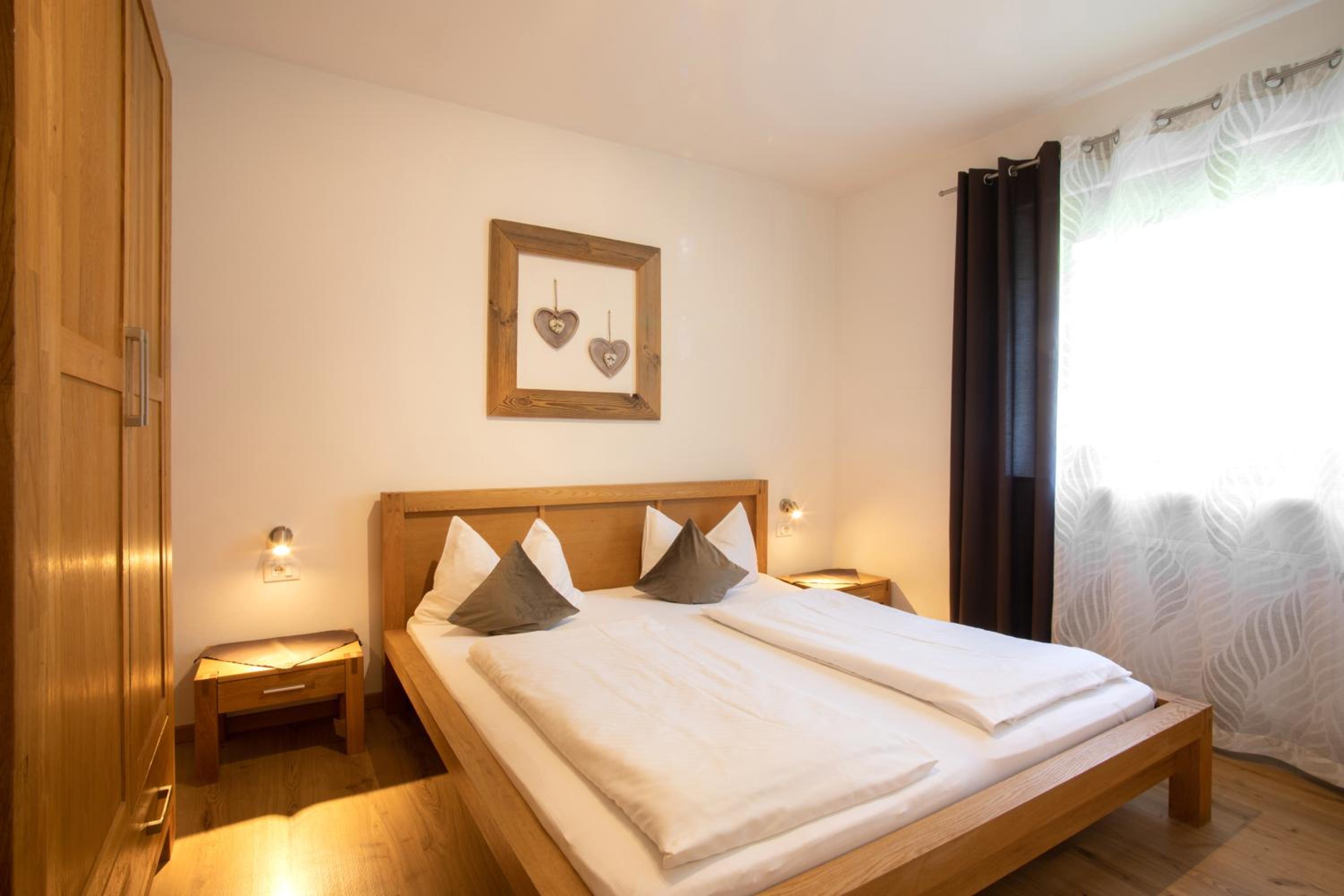 Large One-Bedroom Apartment with Balcony
