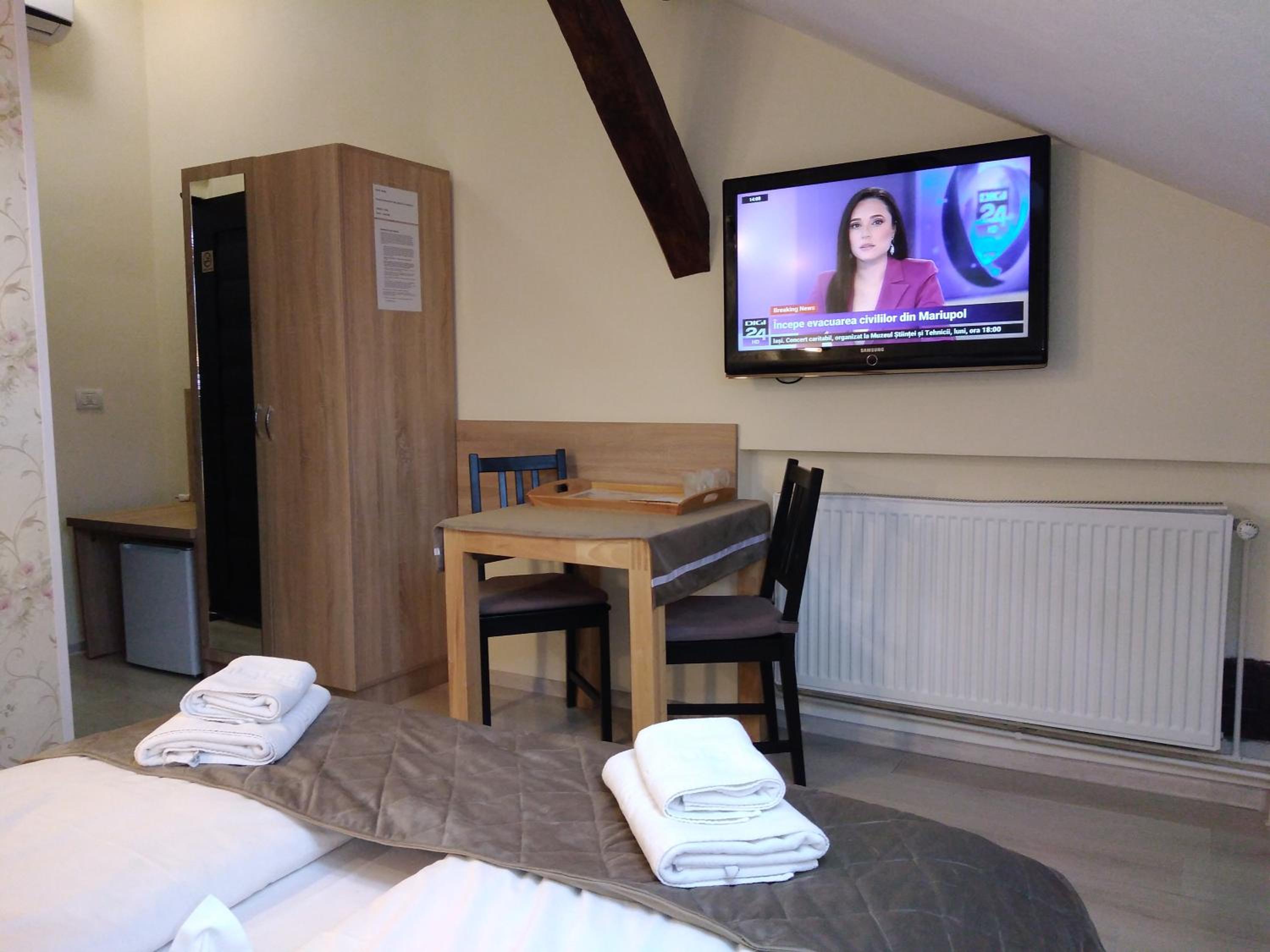 Double Room - Photo 4