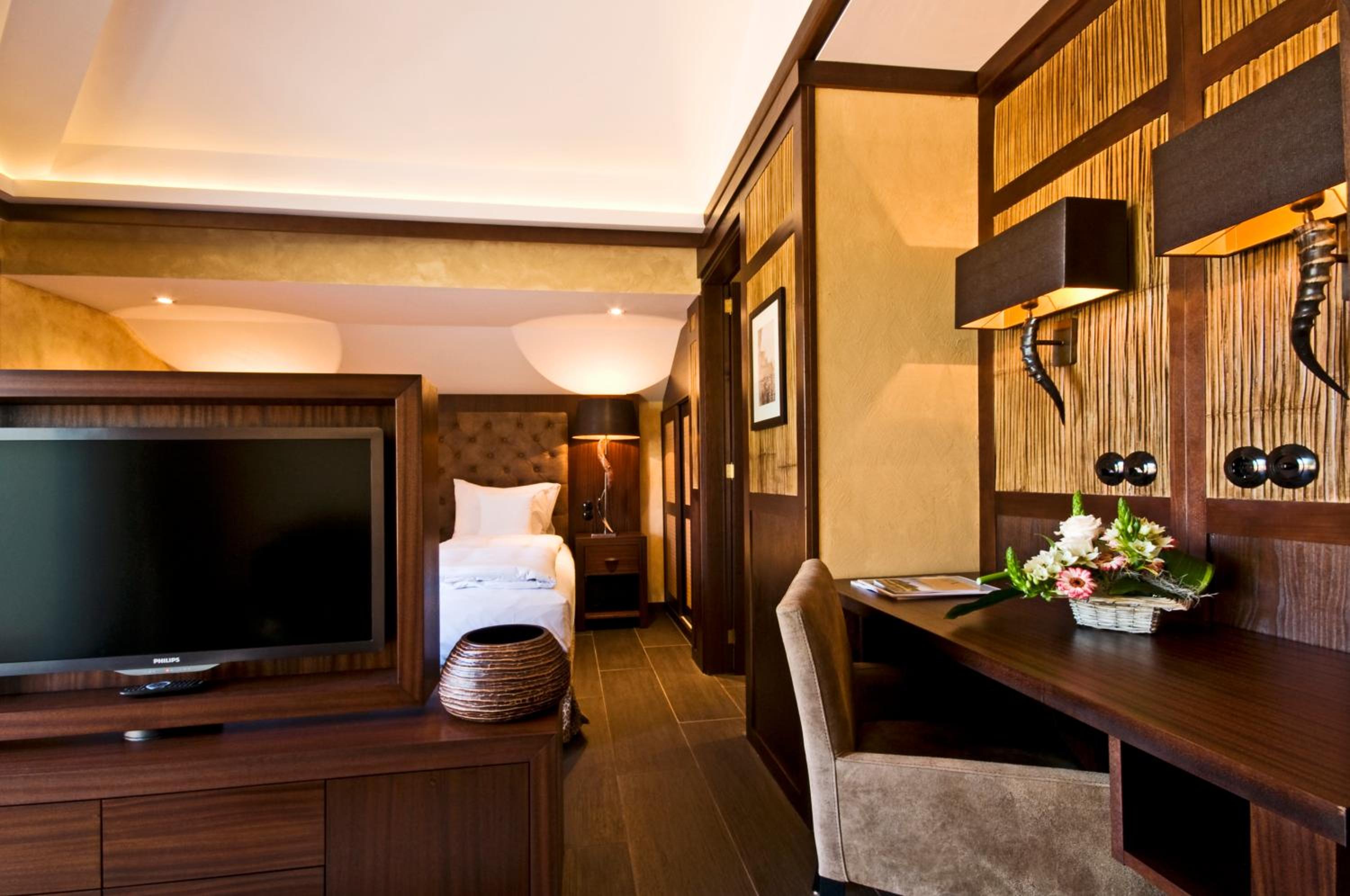African Junior Suite thumbnail 5