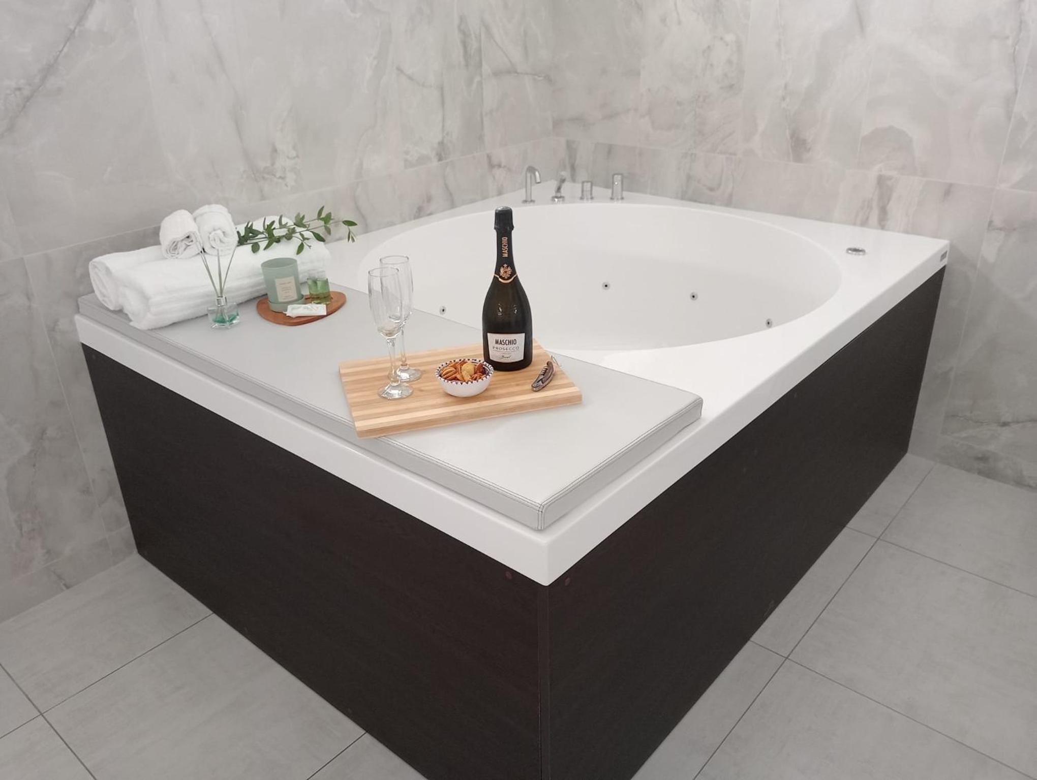 Suite with Hot Tub - Photo 6