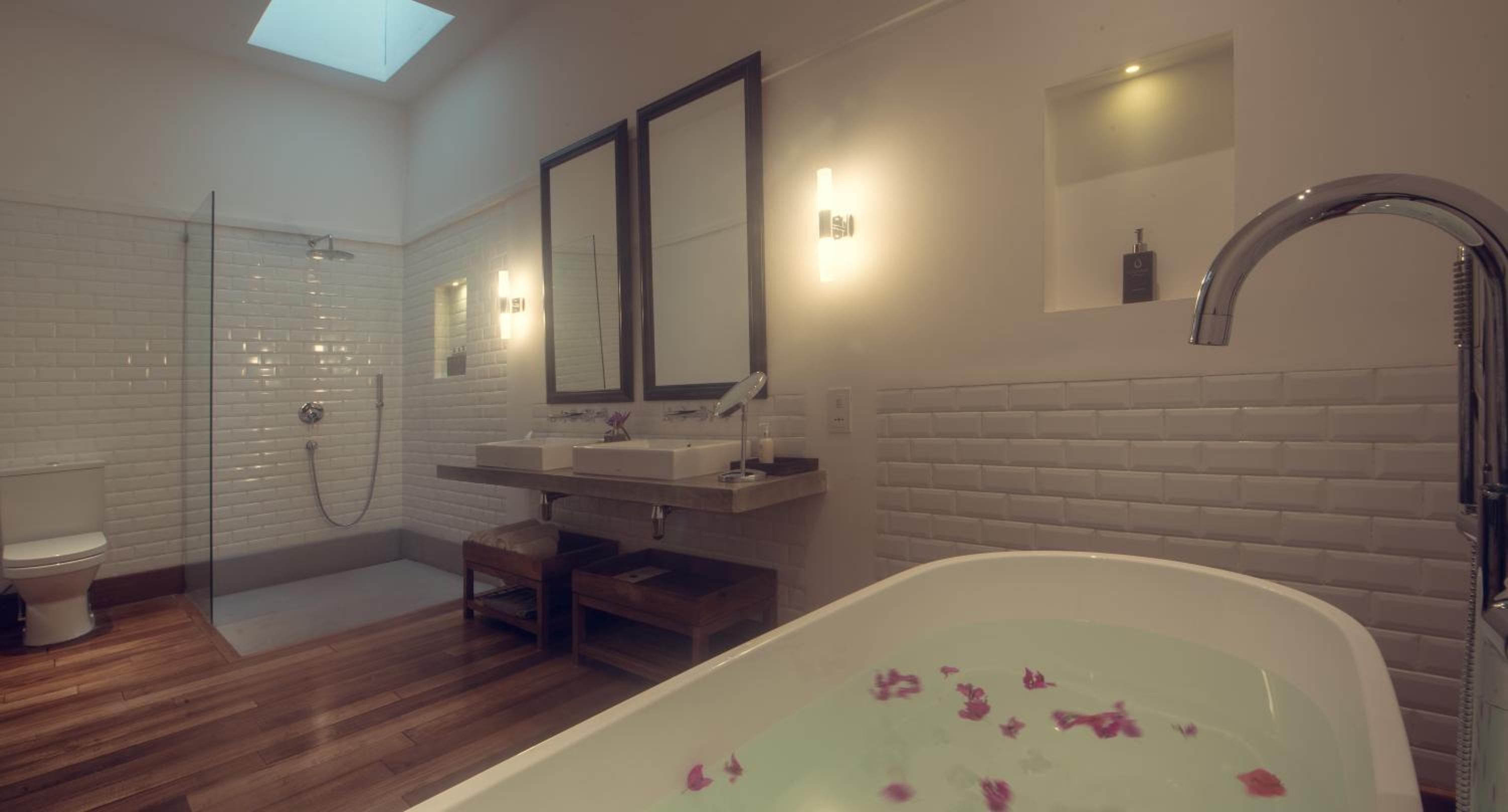 Upper Suite photo 2