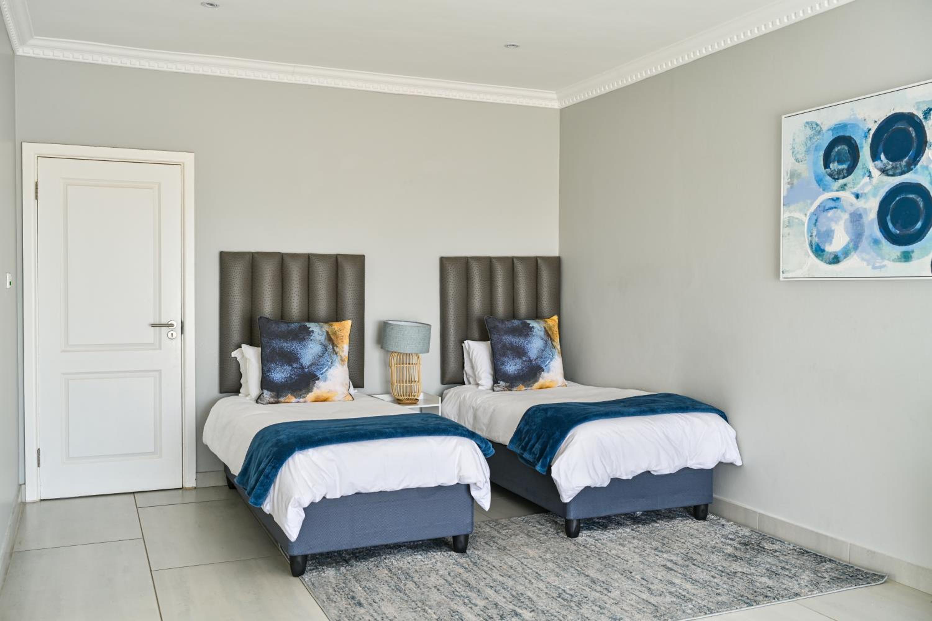 Executive Suite - Photo 1
