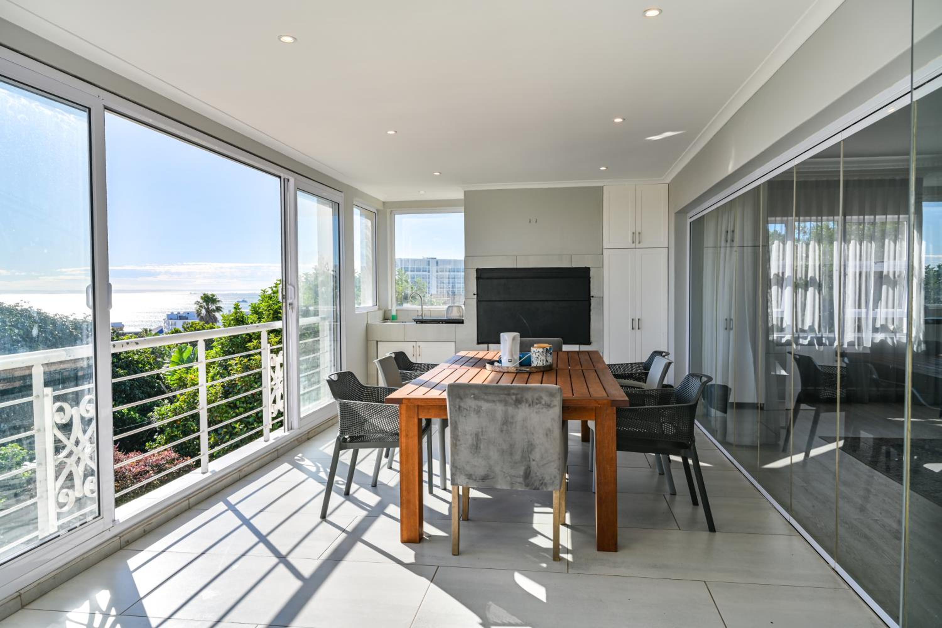 Executive Suite - Photo 7