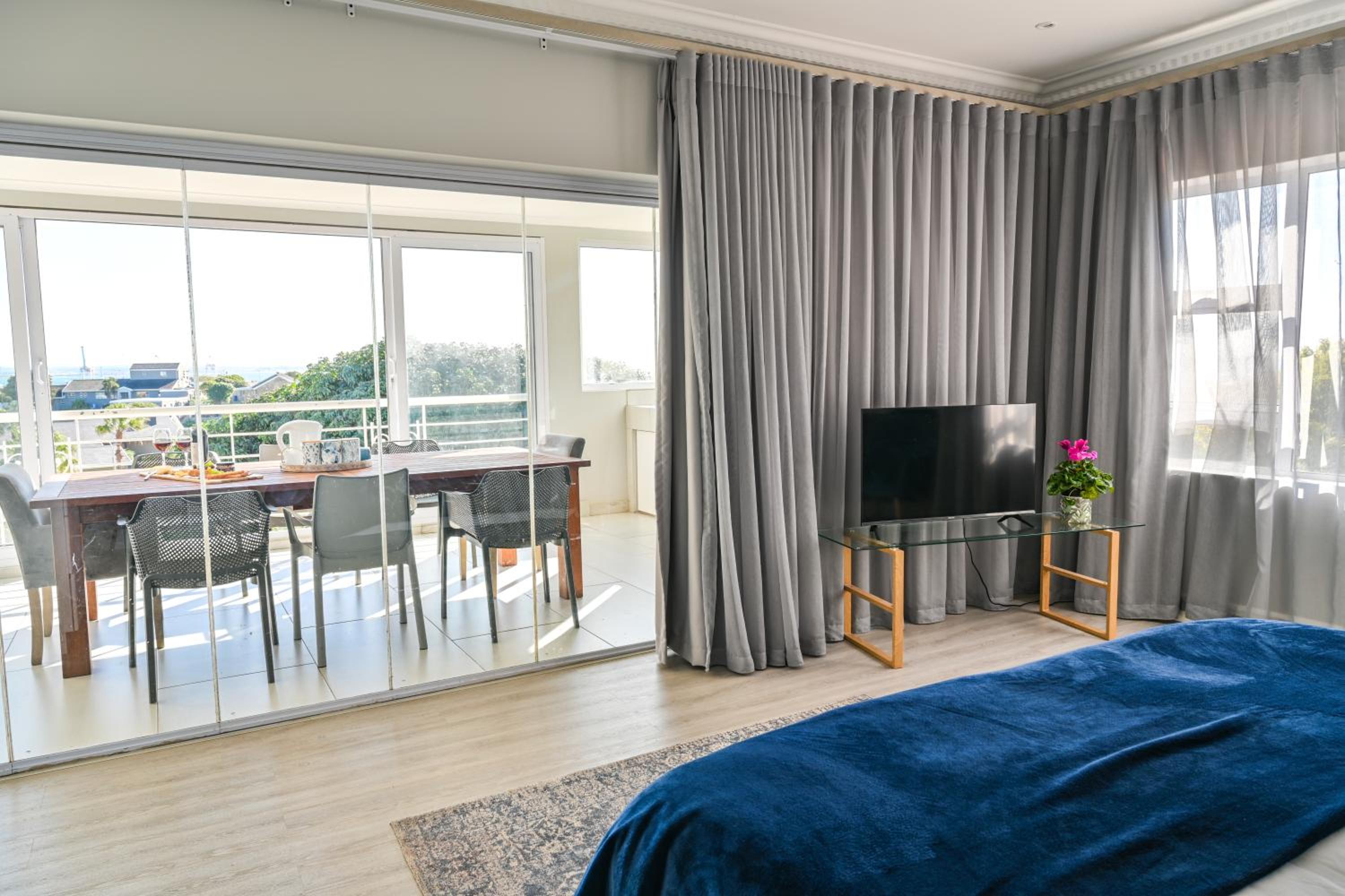 Executive Suite - Photo 8