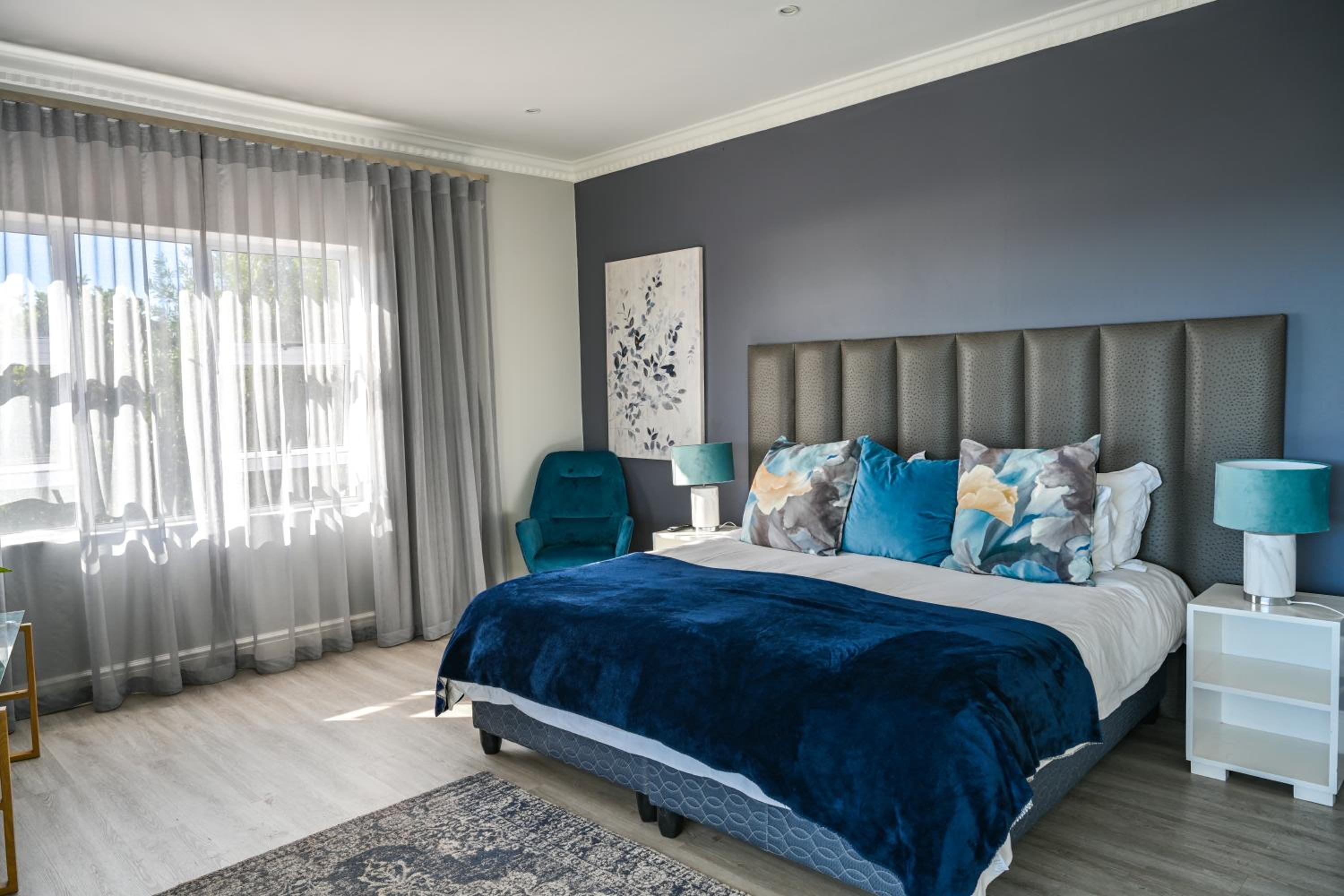 Executive Suite - Photo 9