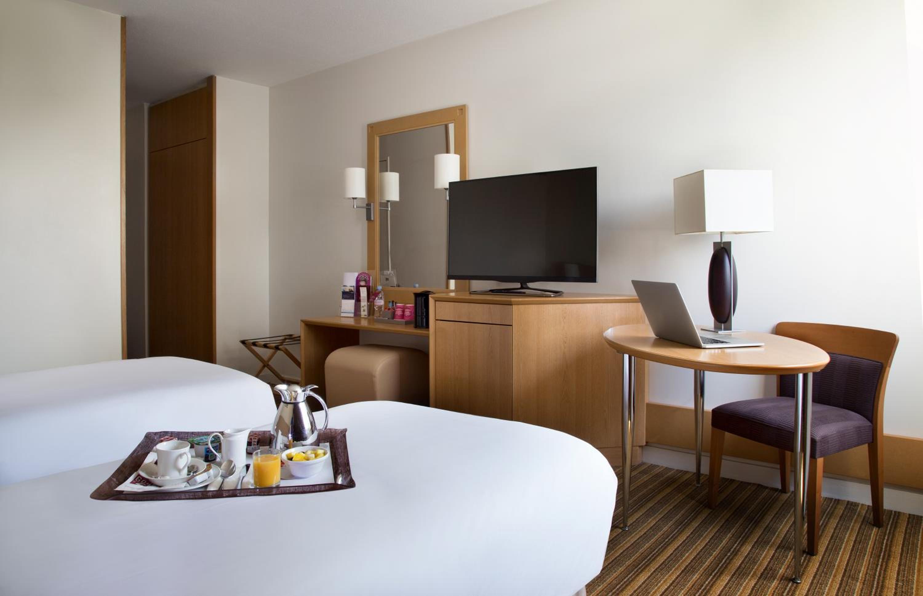 Standard Twin Room - Photo 1