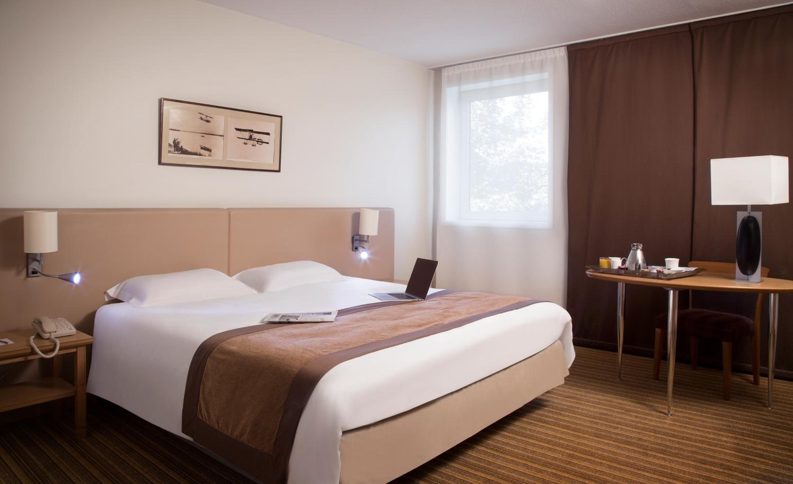 Two Rooms next to Each Other photo 1