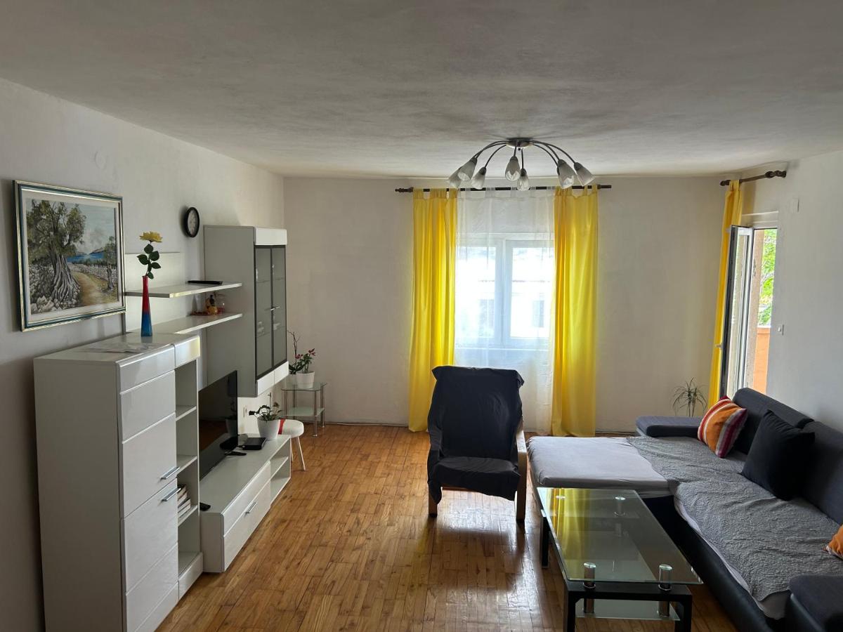 Three-Bedroom Apartment photo 2
