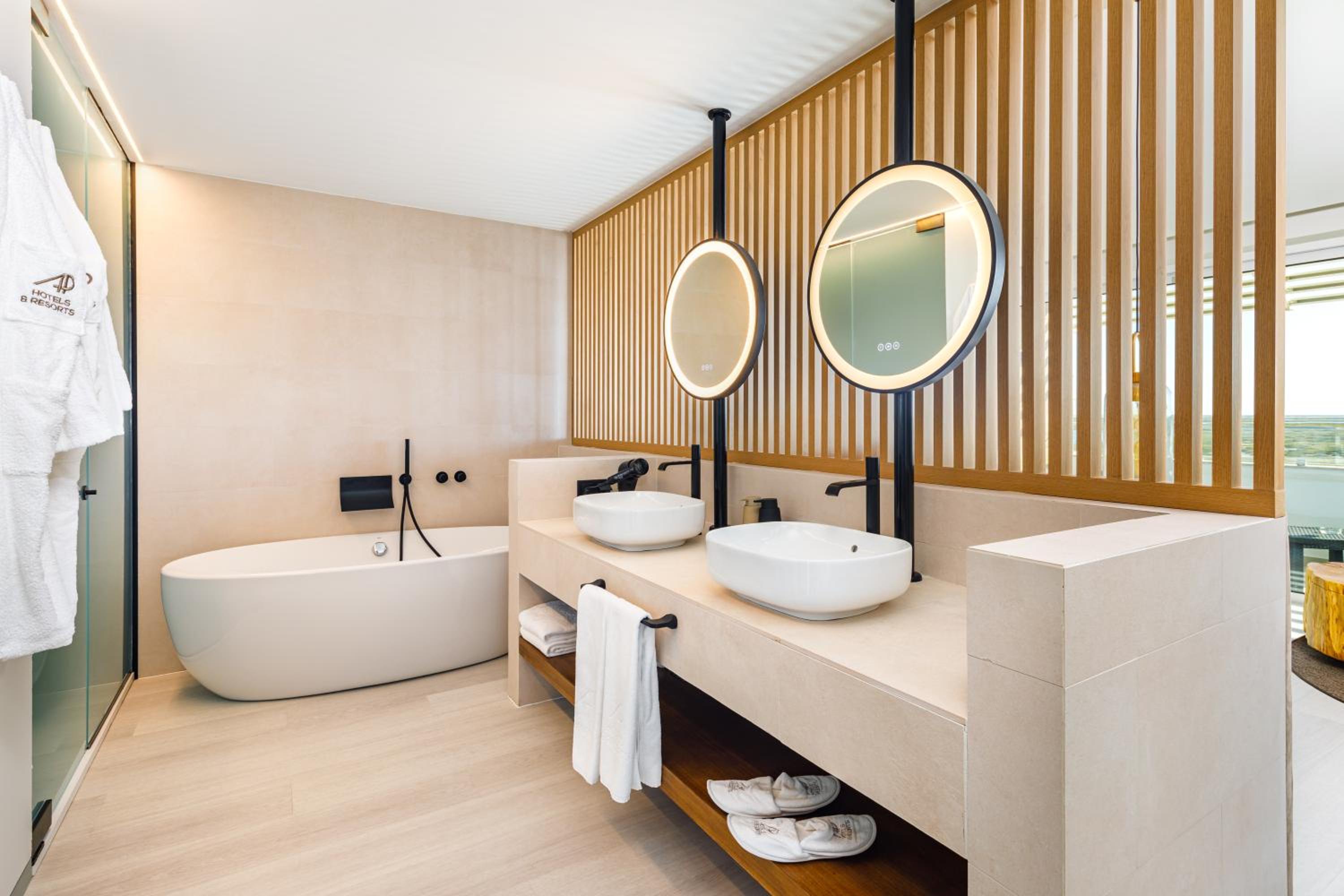 Deluxe Suite with Ria Formosa View - Photo 5
