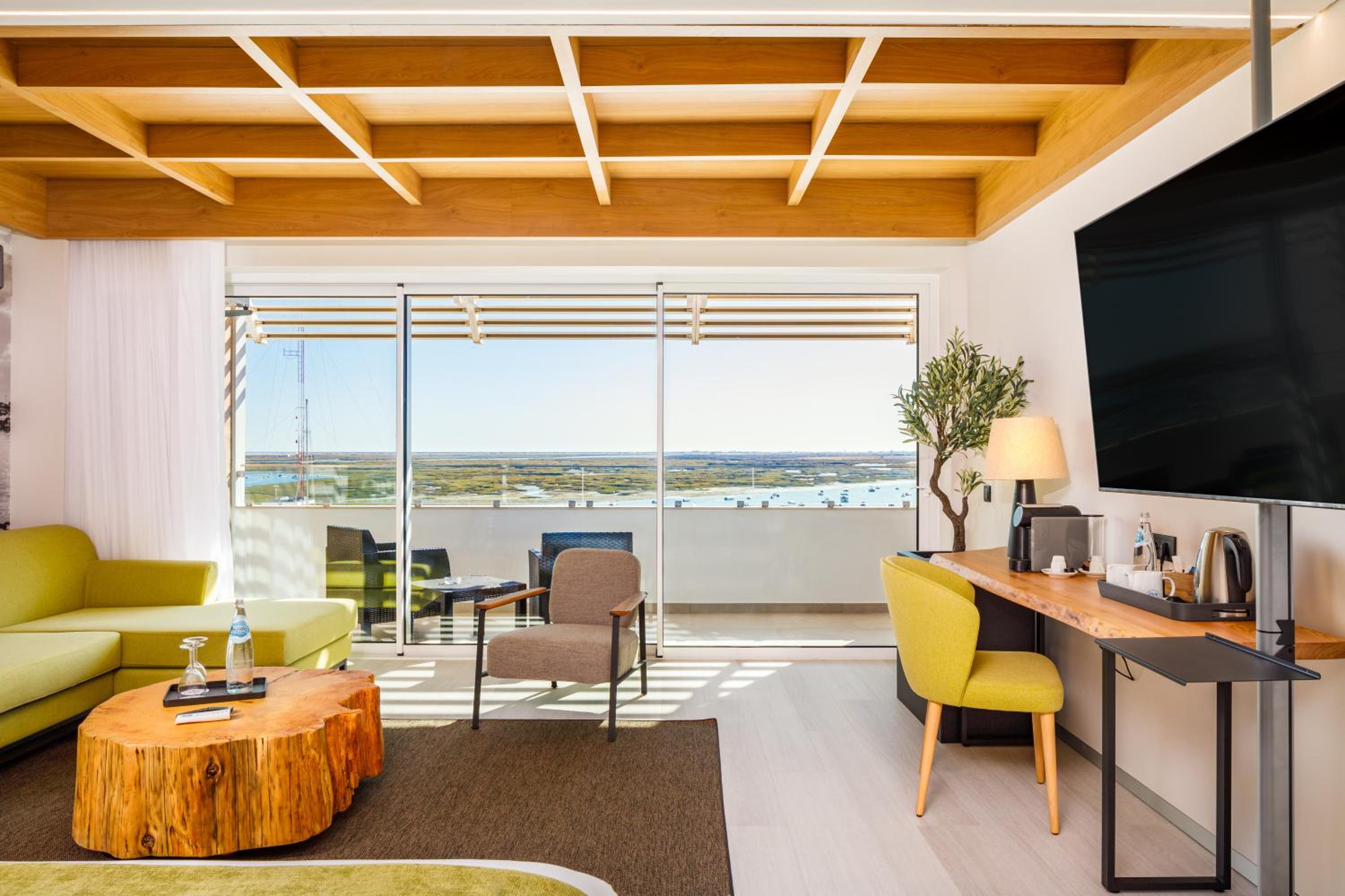 Deluxe Suite with Ria Formosa View - Photo 3