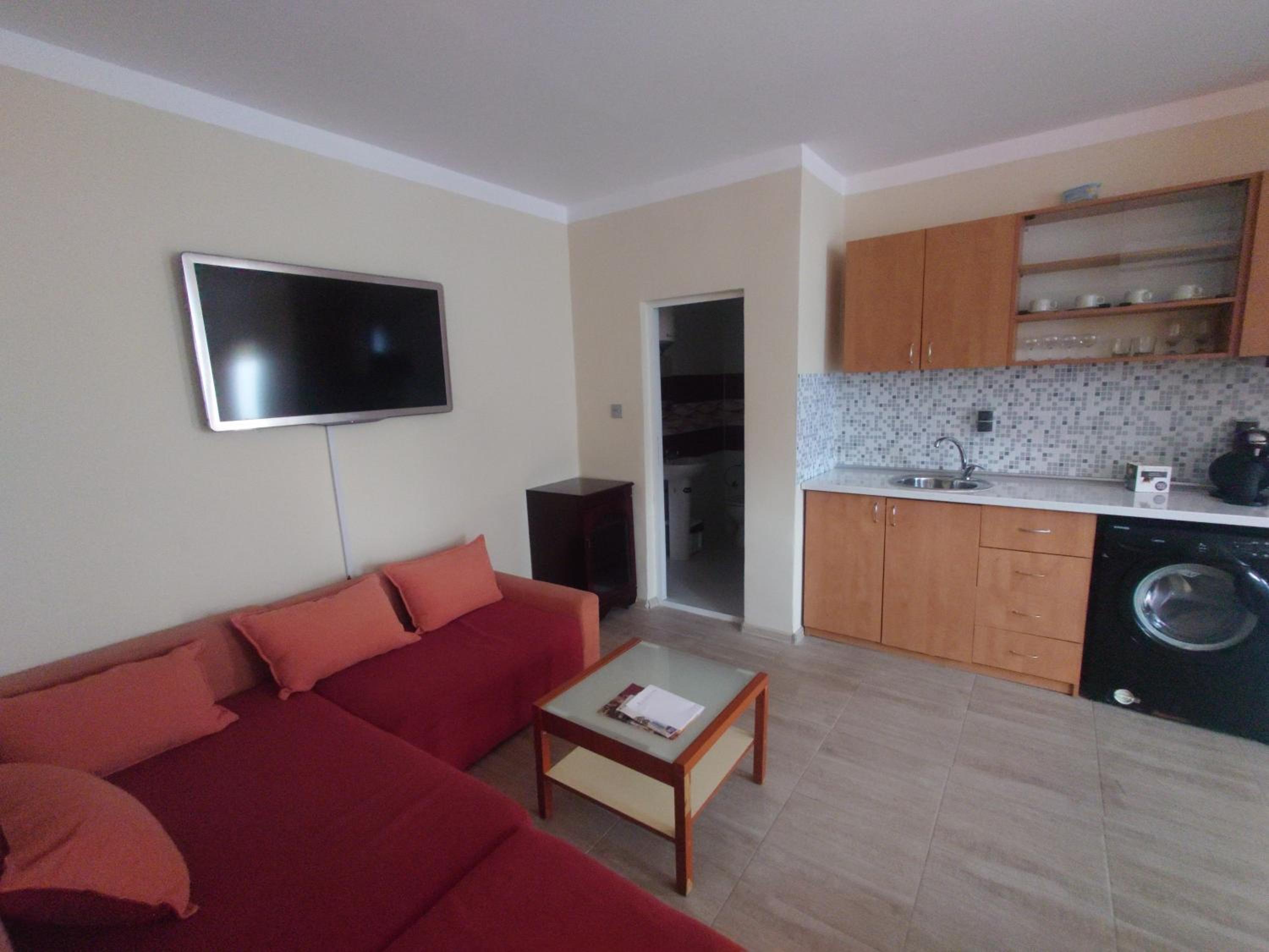 One-Bedroom Apartment photo 1