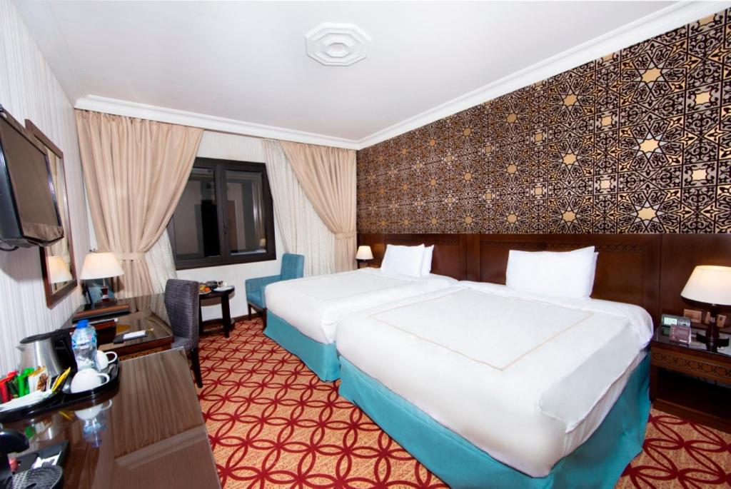 Executive Queen Room With Two Queen Beds photo 2