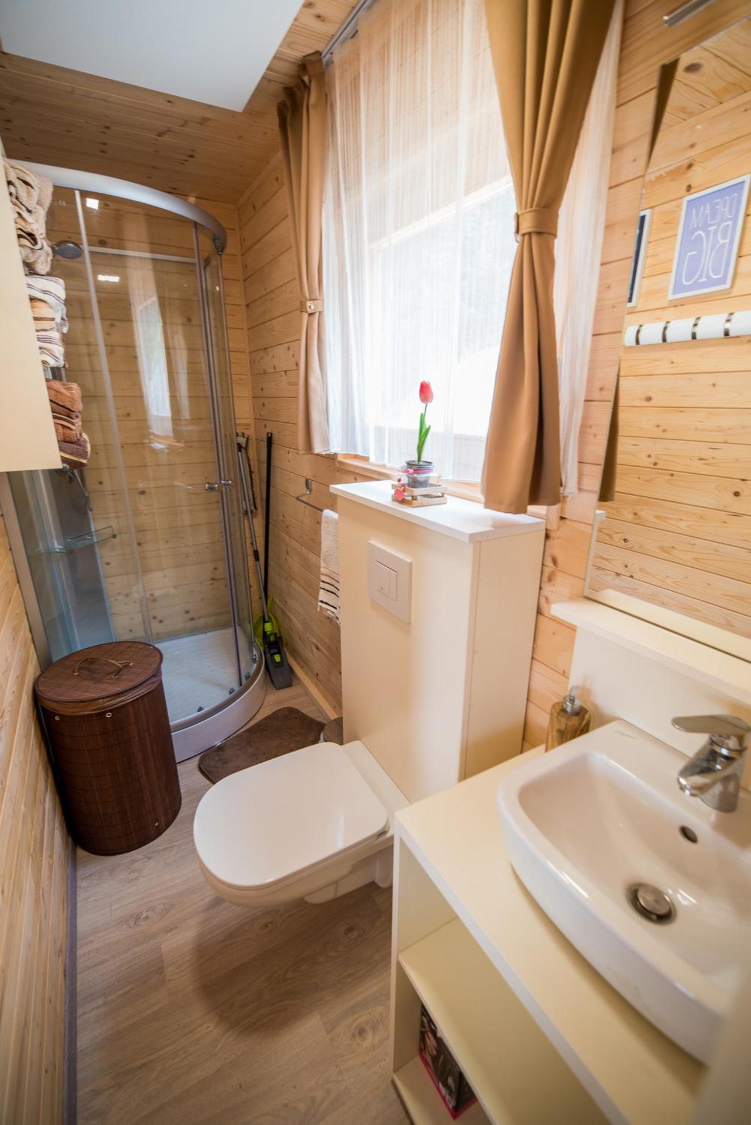 Mobile Home - Photo 9
