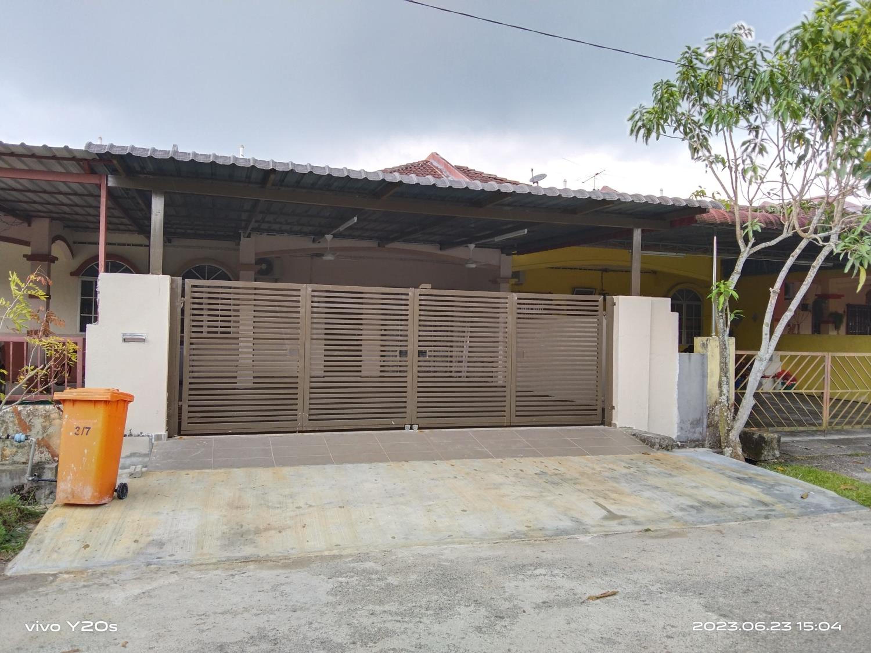 Three-Bedroom House photo 1