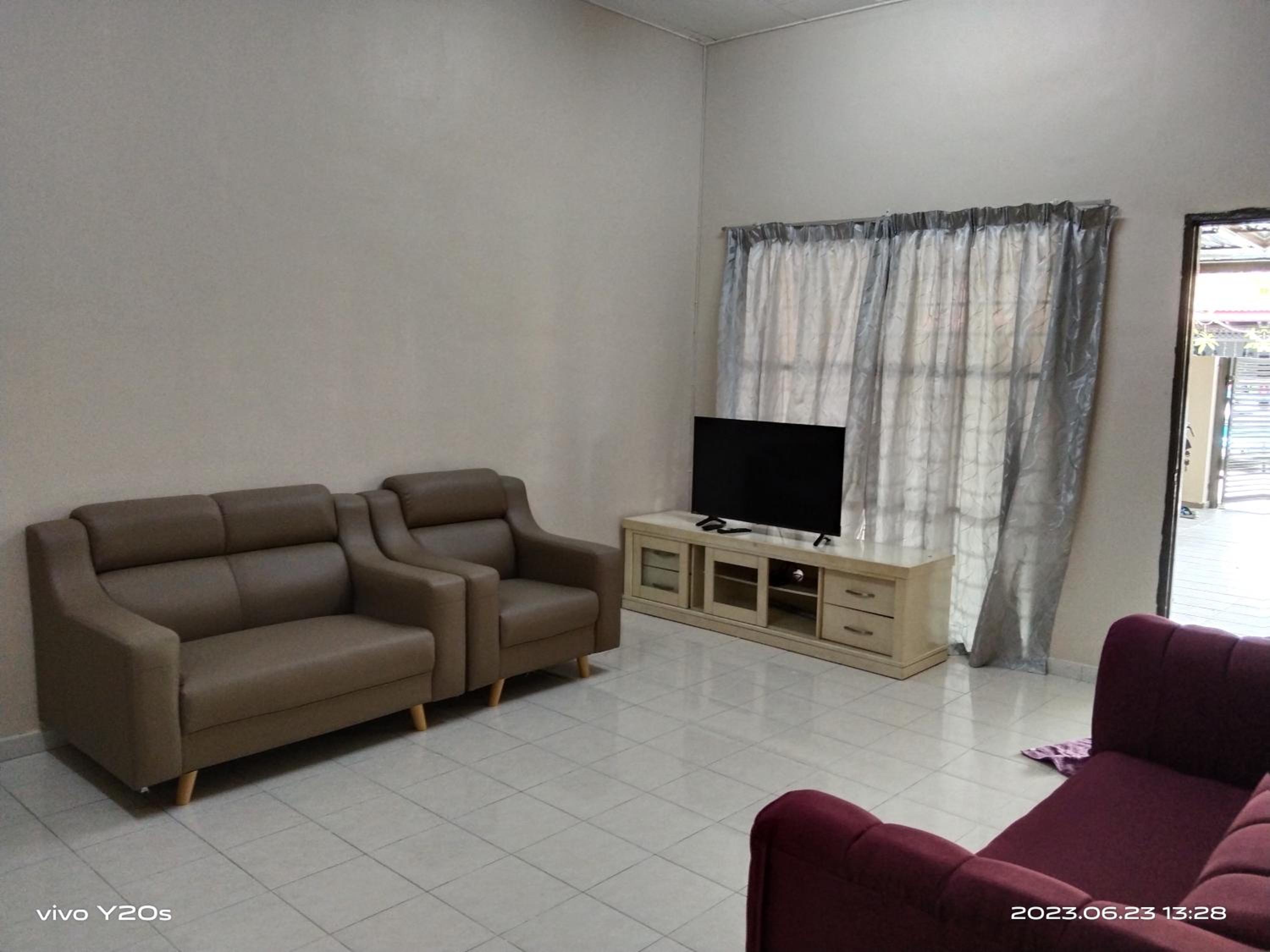 Three-Bedroom House photo 2