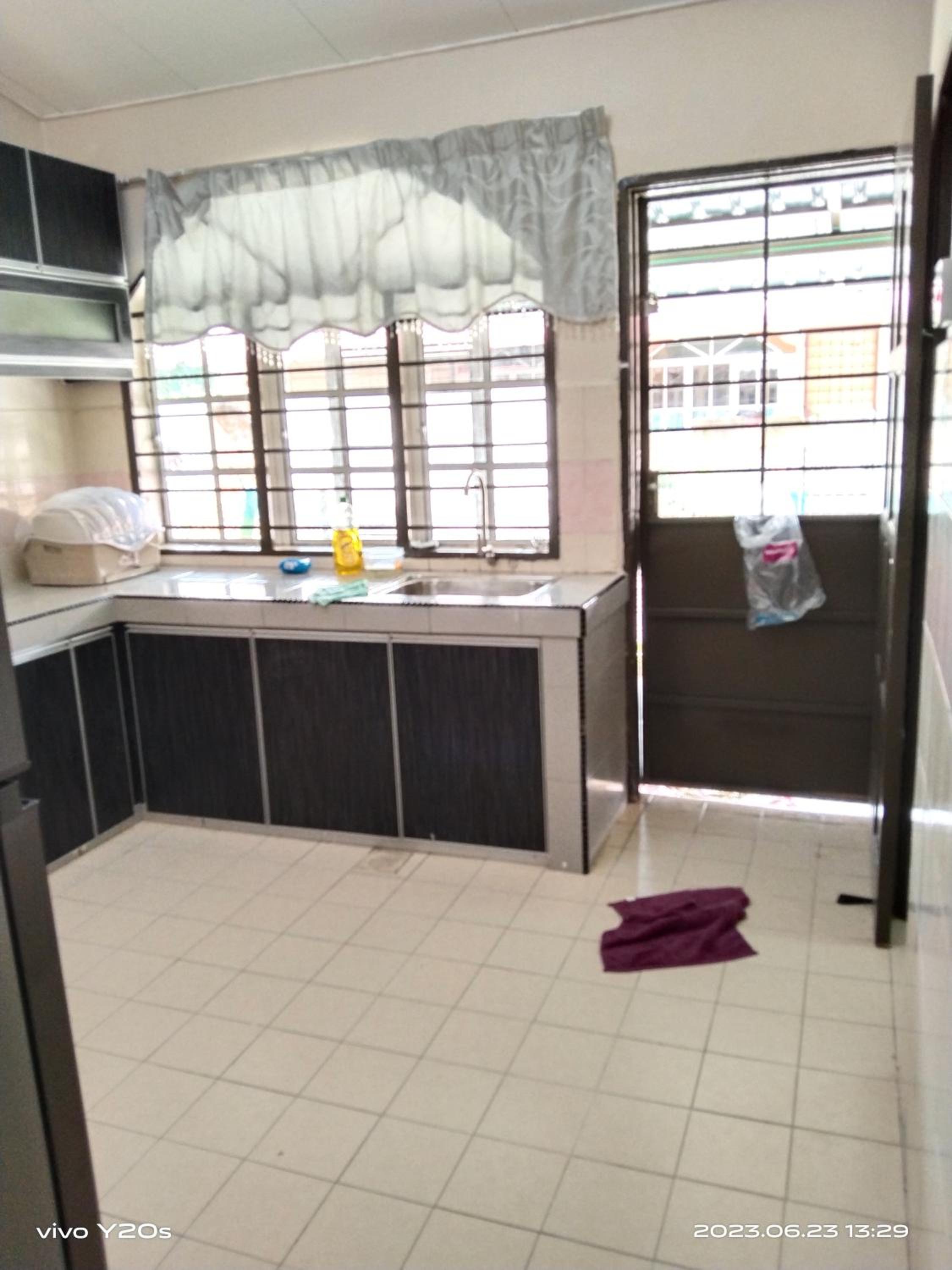 Three-Bedroom House photo 3