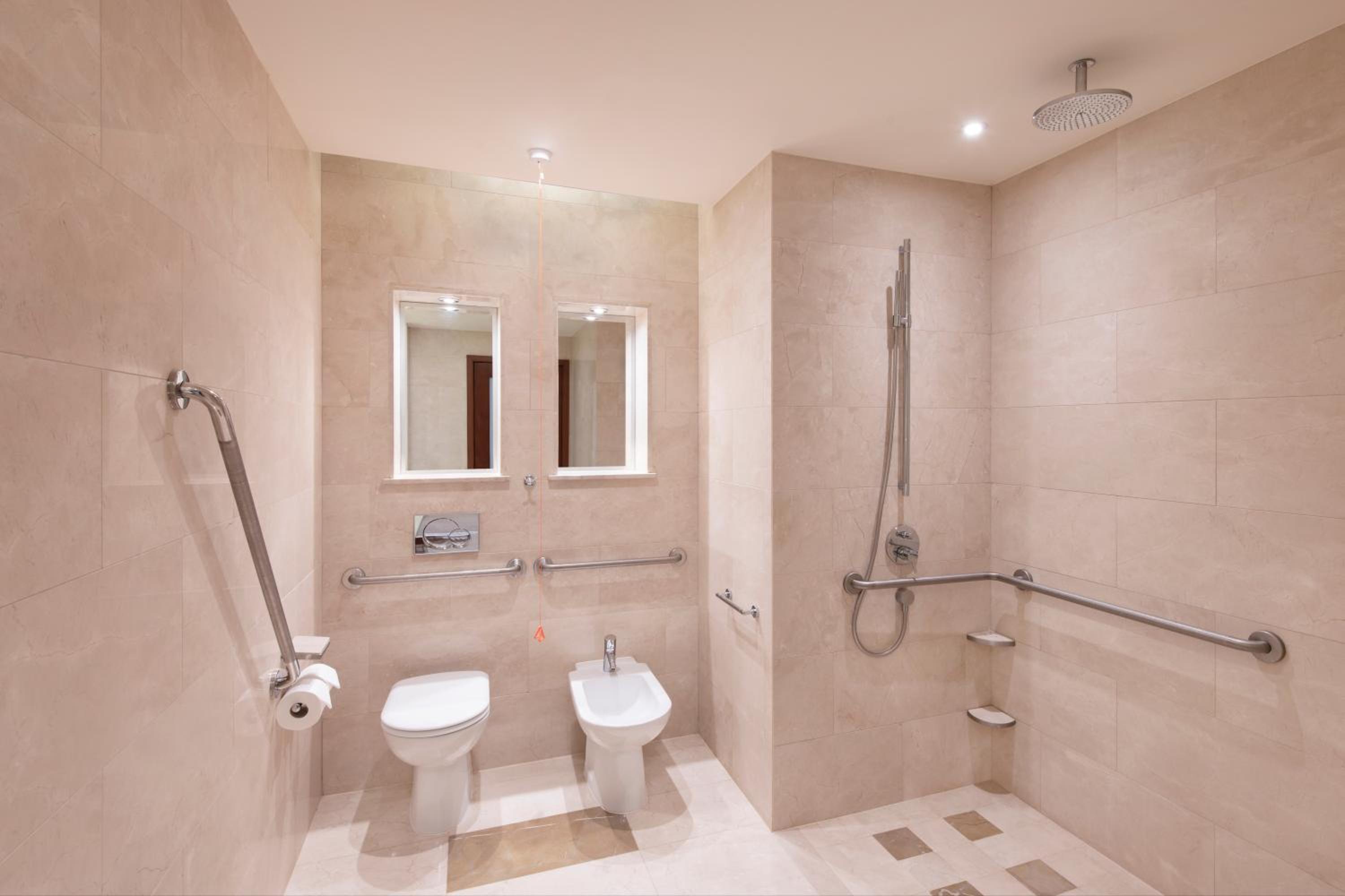 Deluxe King Room with Beach Access photo 2