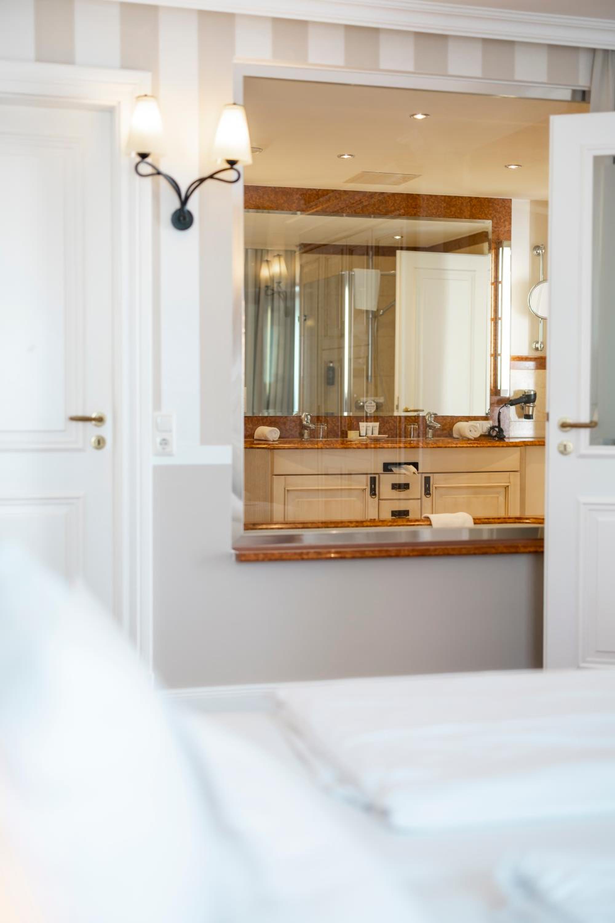 Suite - Photo 3