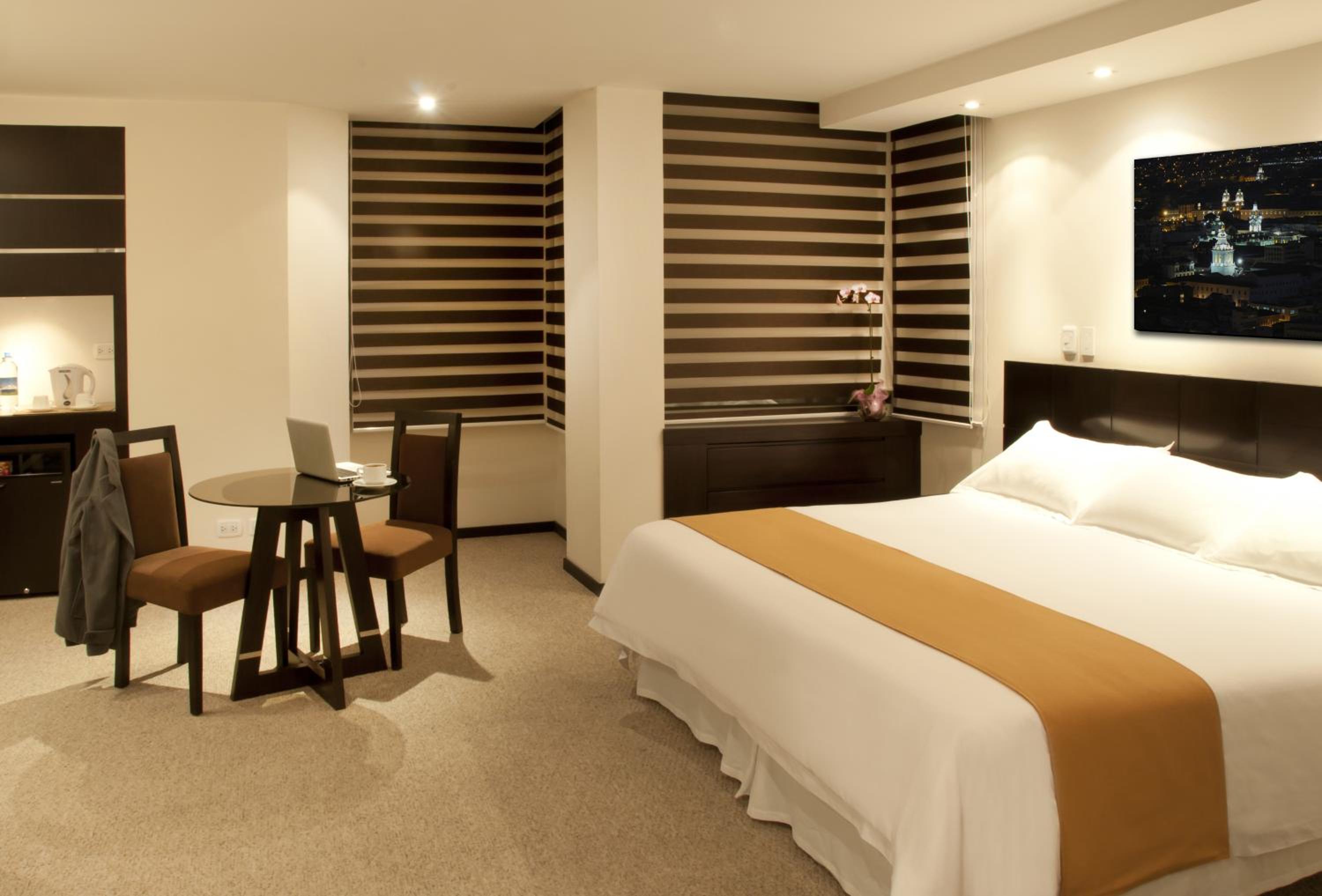 Deluxe King Room - Photo 5