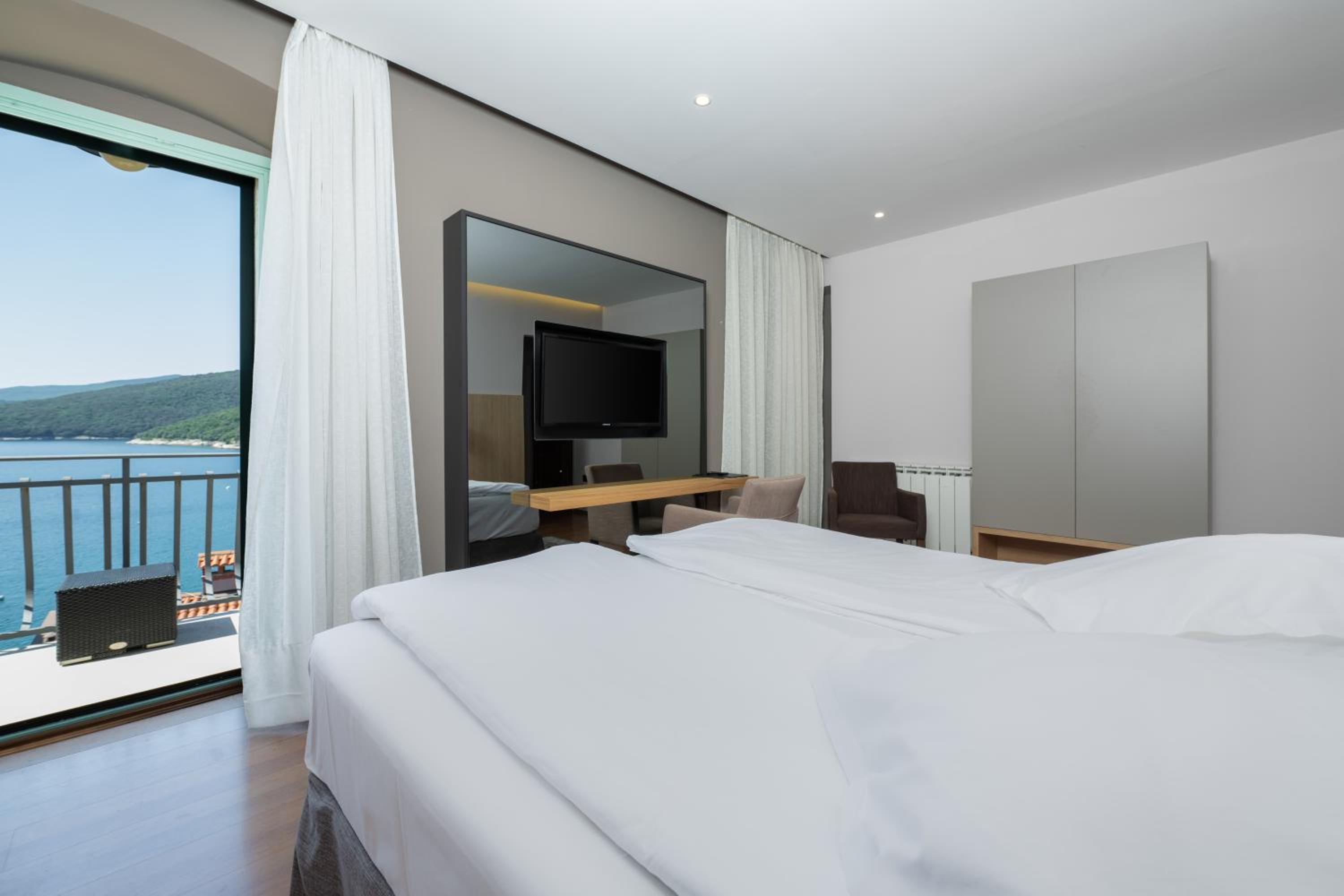 Double Room with Sea View - Photo 3