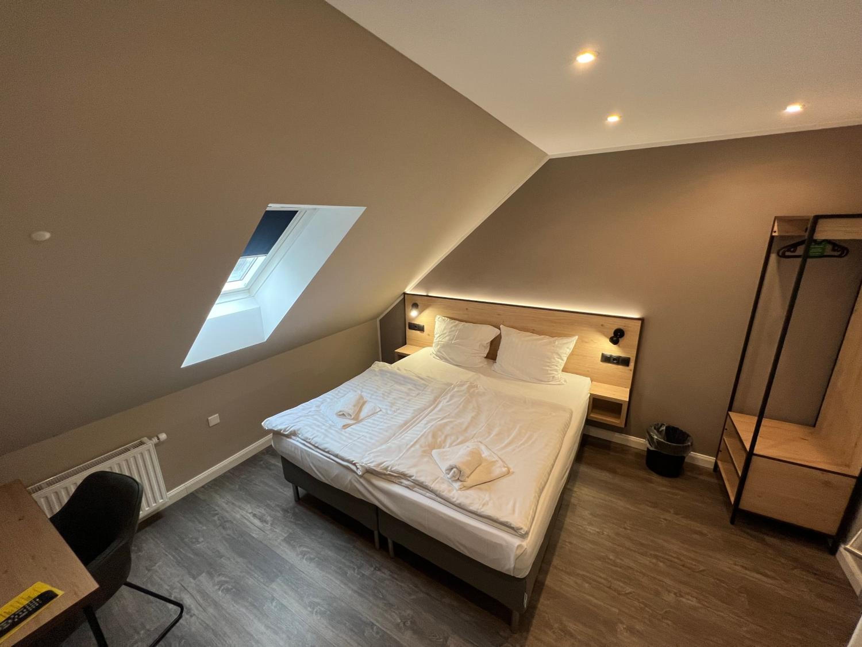 Standard Double Room - Photo 8