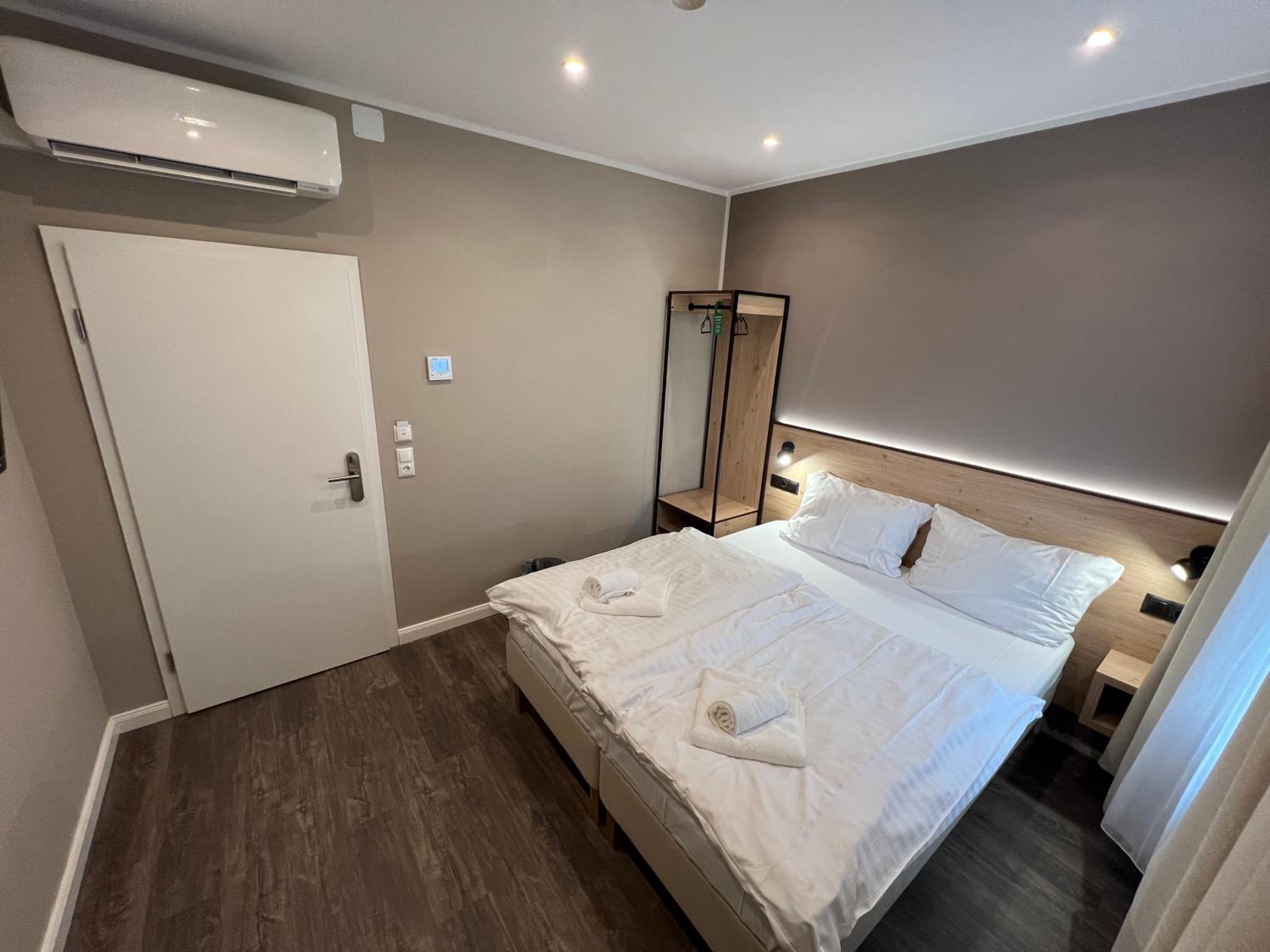 Standard Double Room - Photo 7