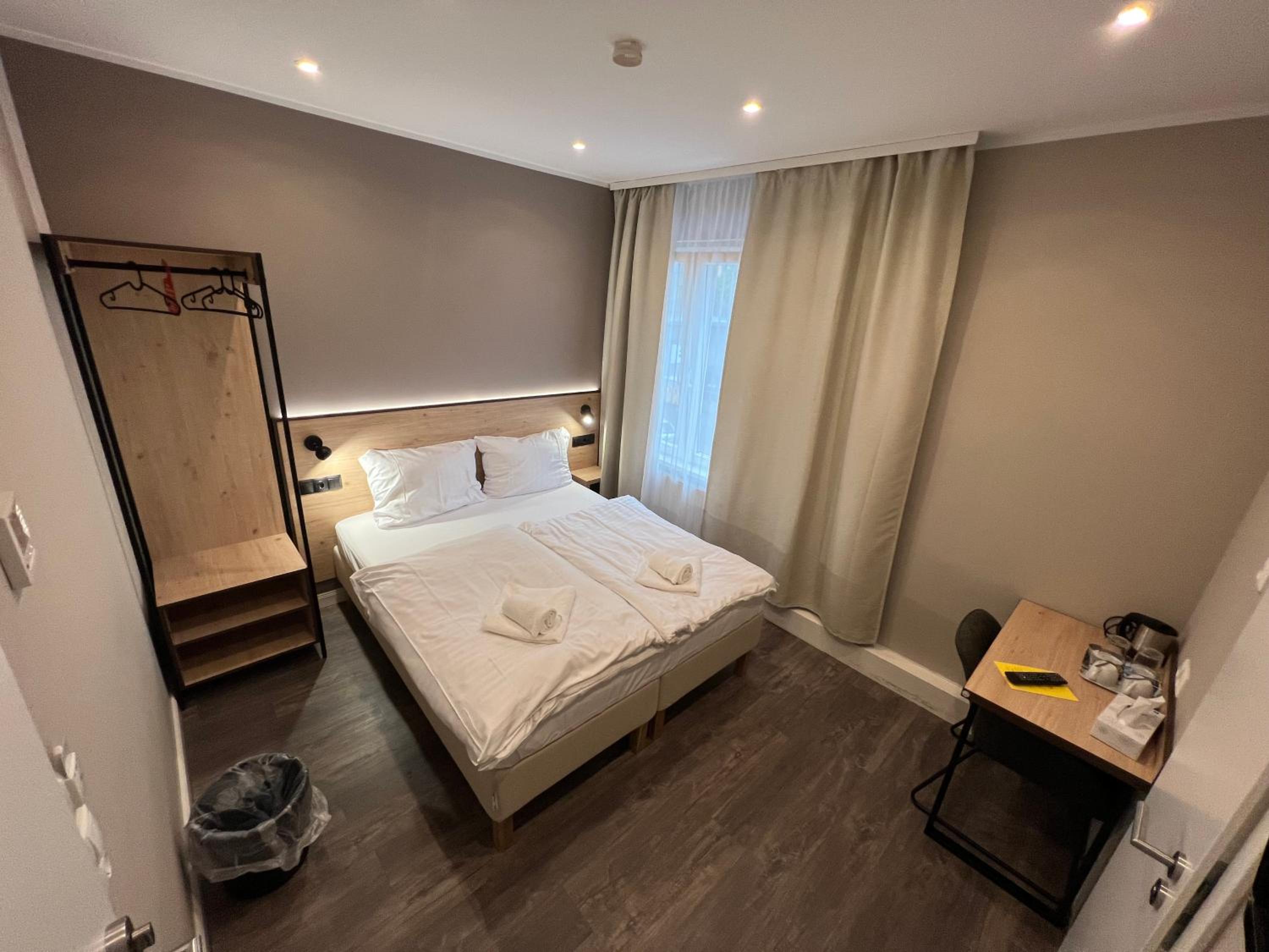 Standard Double Room - Photo 6