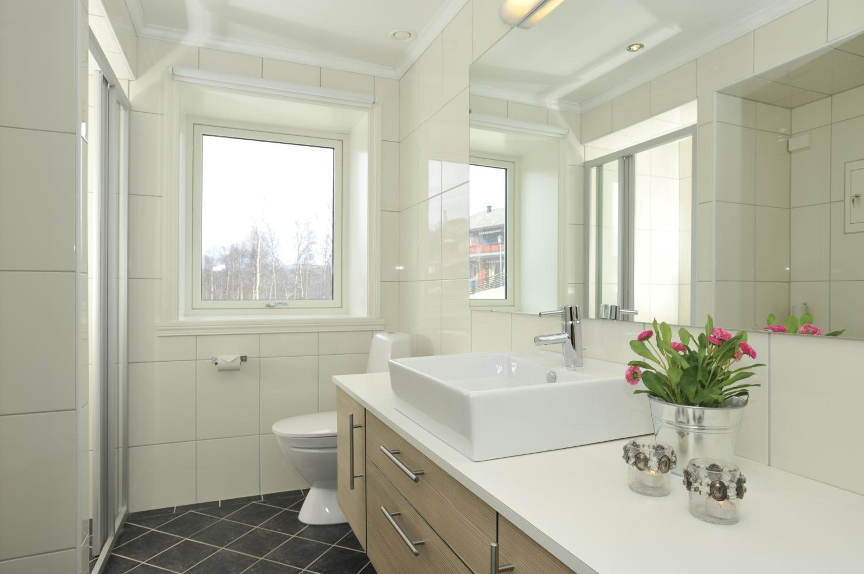 Three-Bedroom Apartment (6 Adults) - Photo 2