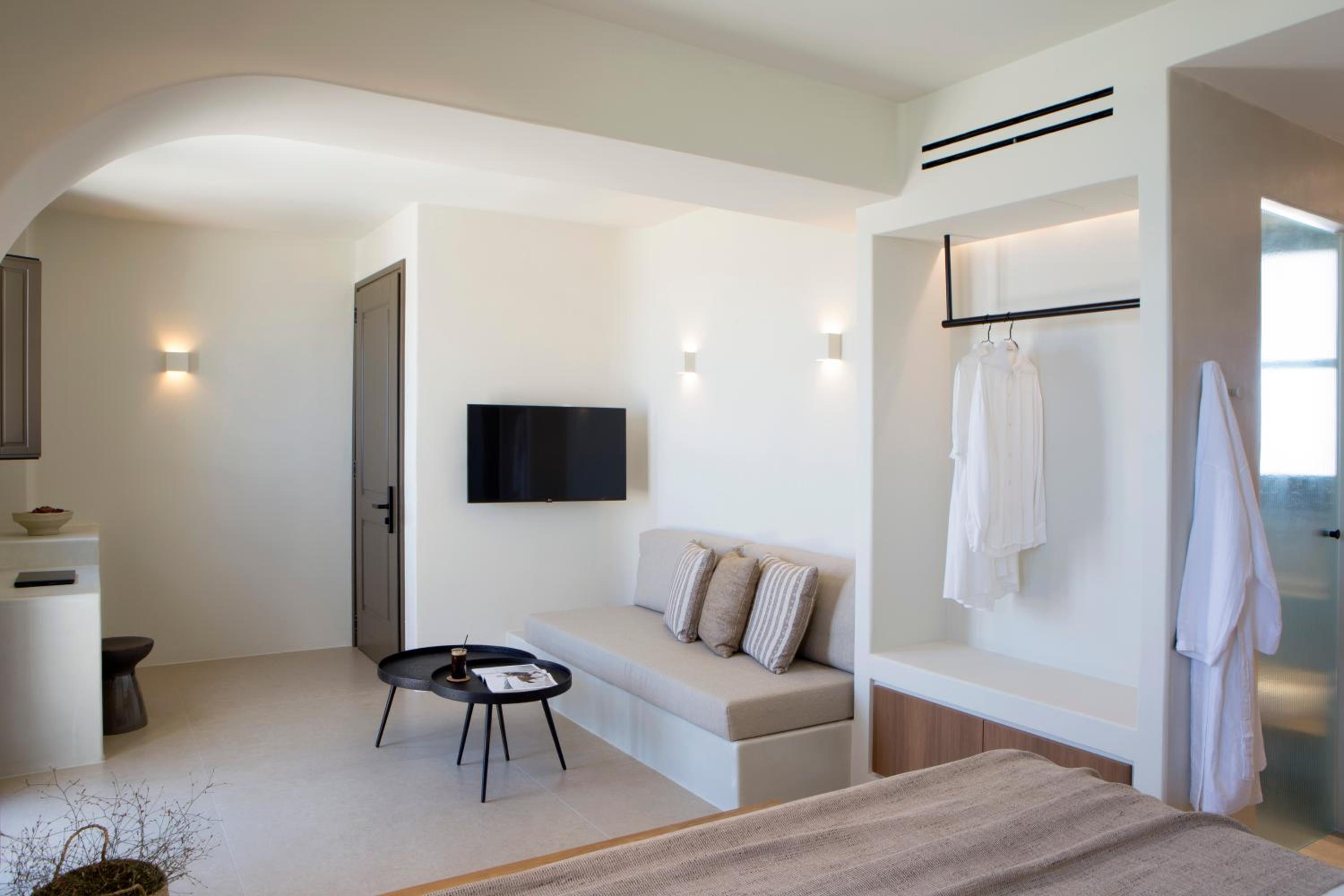 Junior Suite with Heated Plunge Pool and Sea View - Photo 6