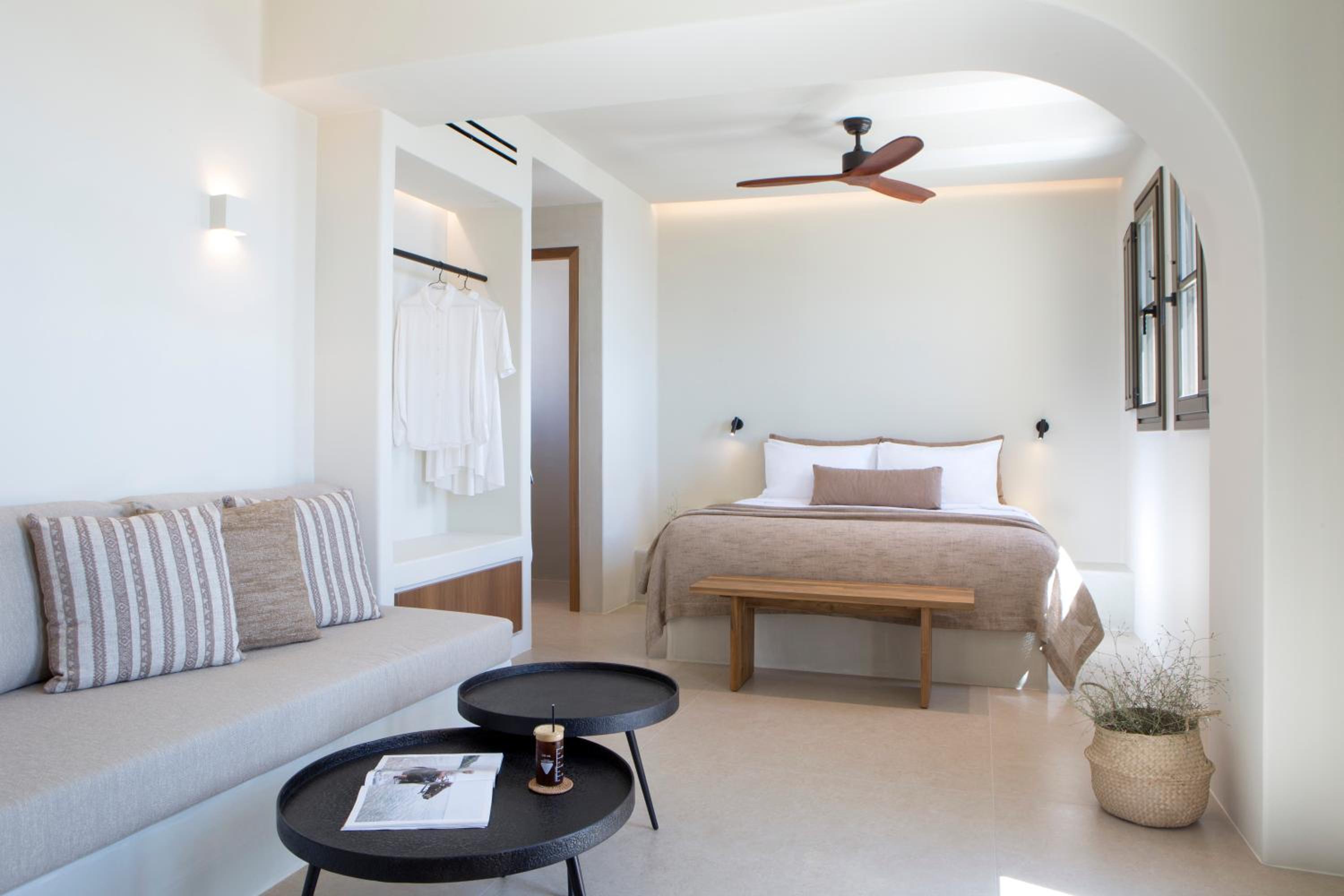 Junior Suite with Heated Plunge Pool and Sea View - Photo 17