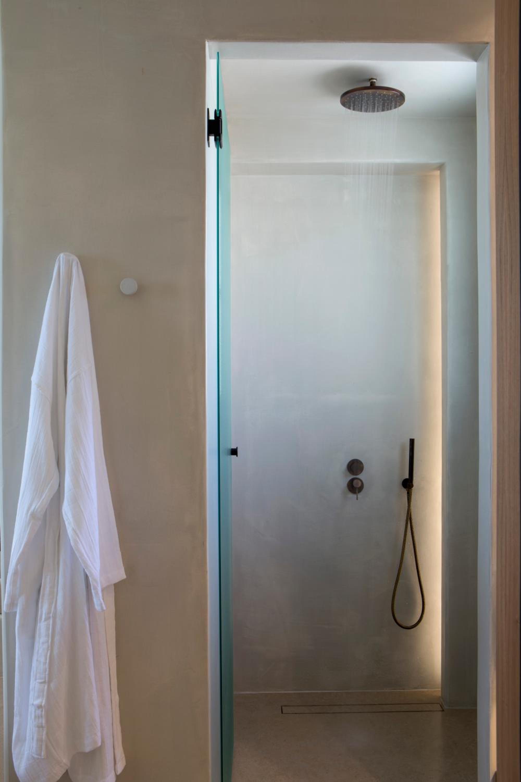 Junior Suite with Heated Plunge Pool and Sea View - Photo 4