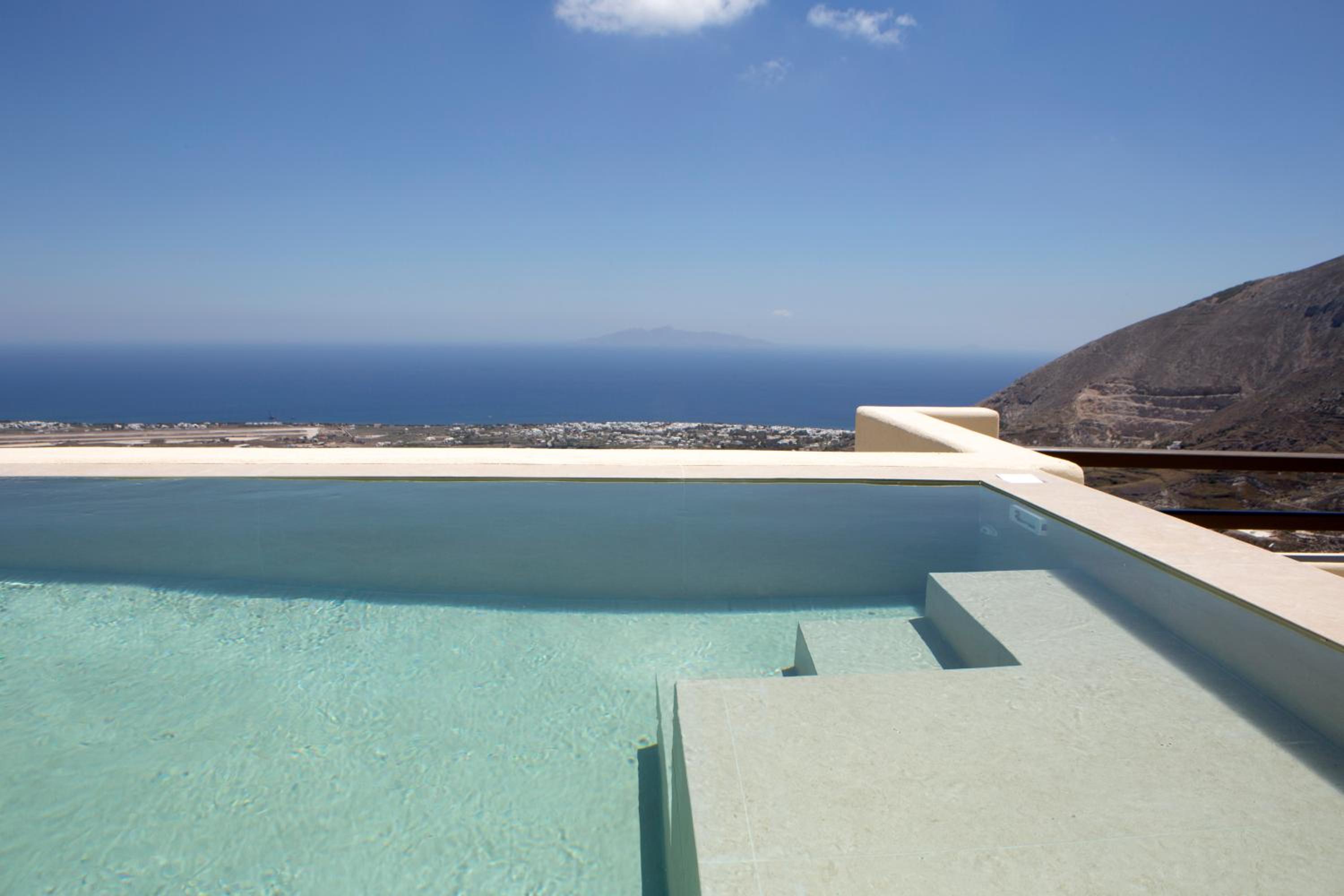Junior Suite with Heated Plunge Pool and Sea View - Photo 16