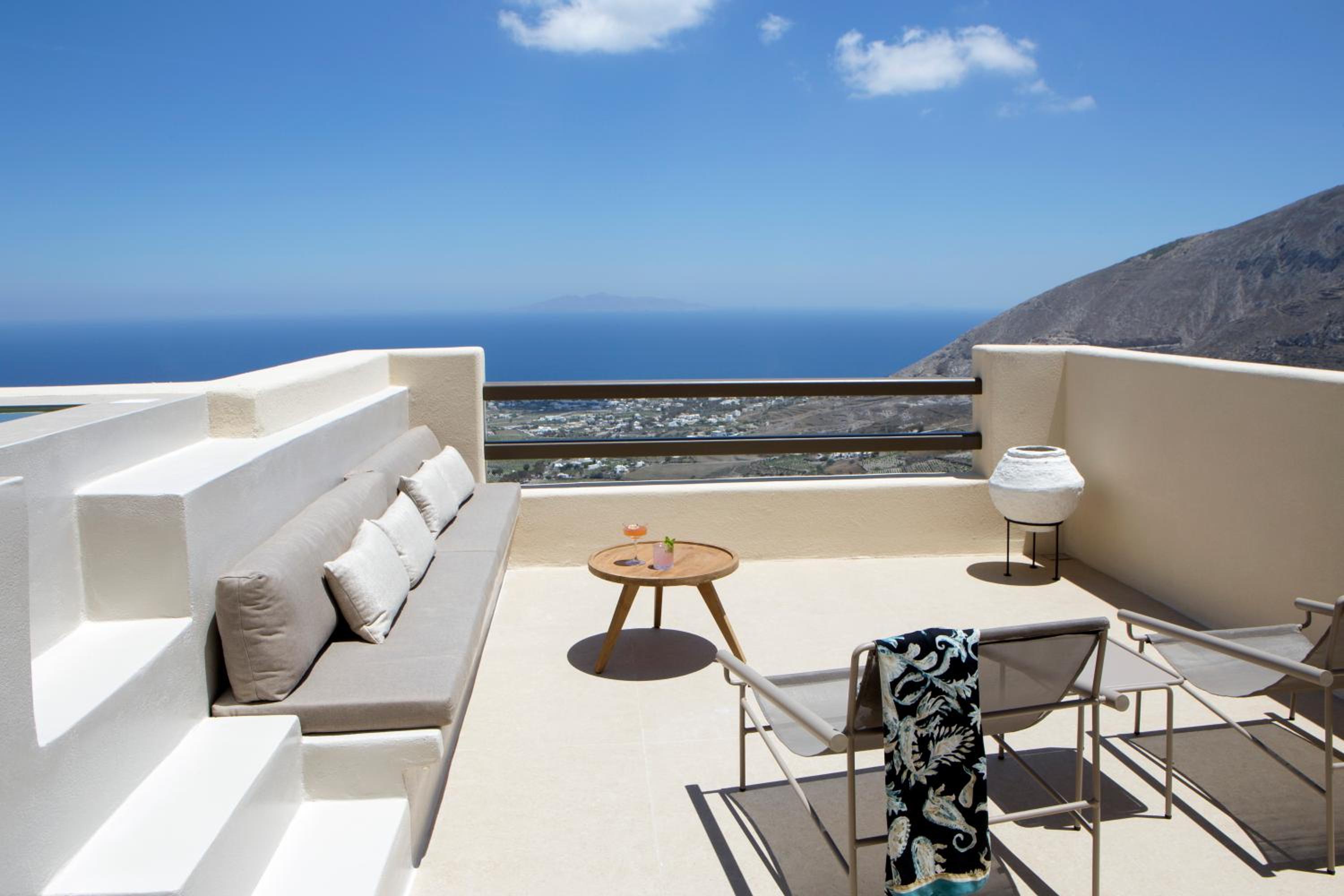 Junior Suite with Heated Plunge Pool and Sea View - Photo 21