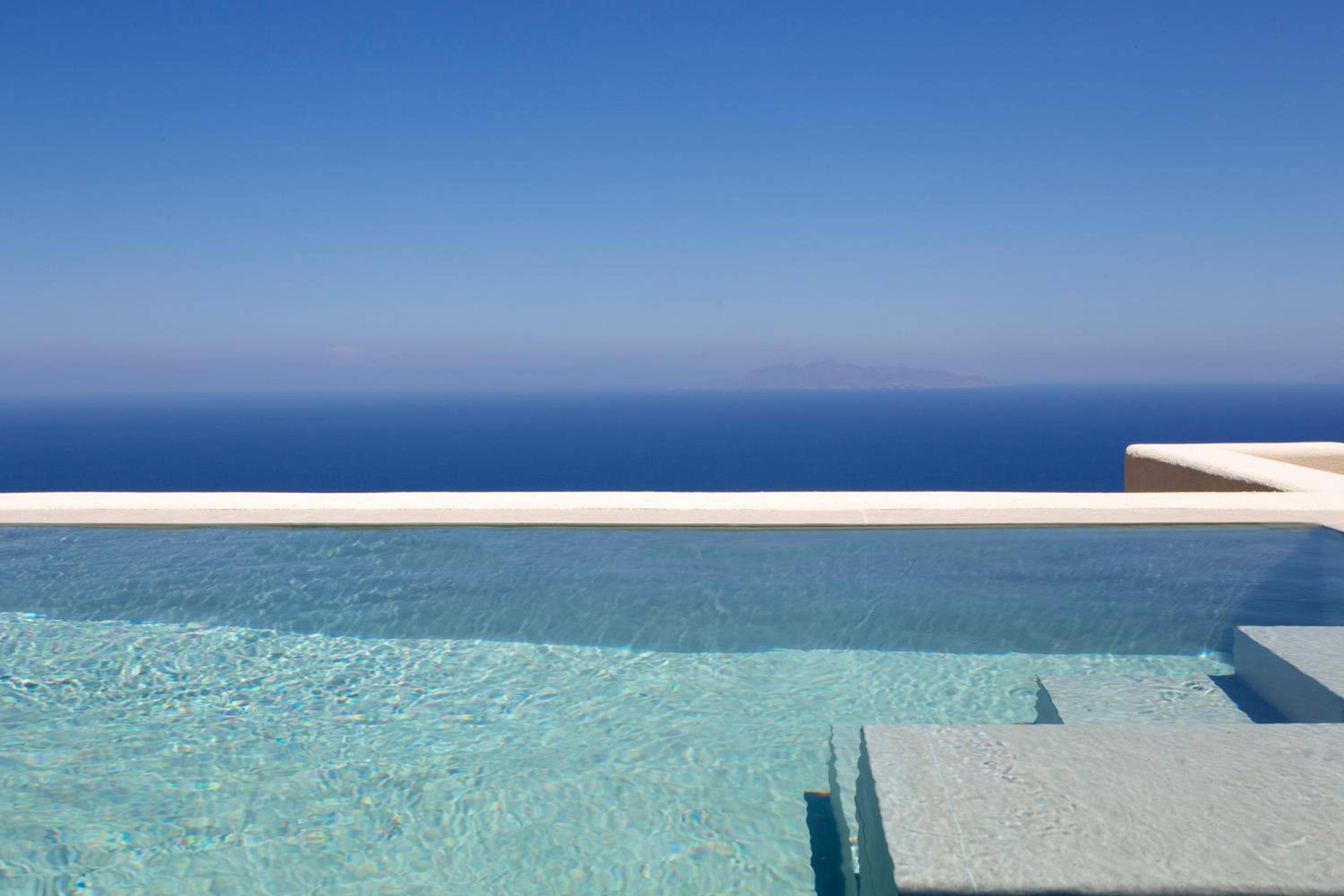 Junior Suite with Heated Plunge Pool and Sea View - Photo 3