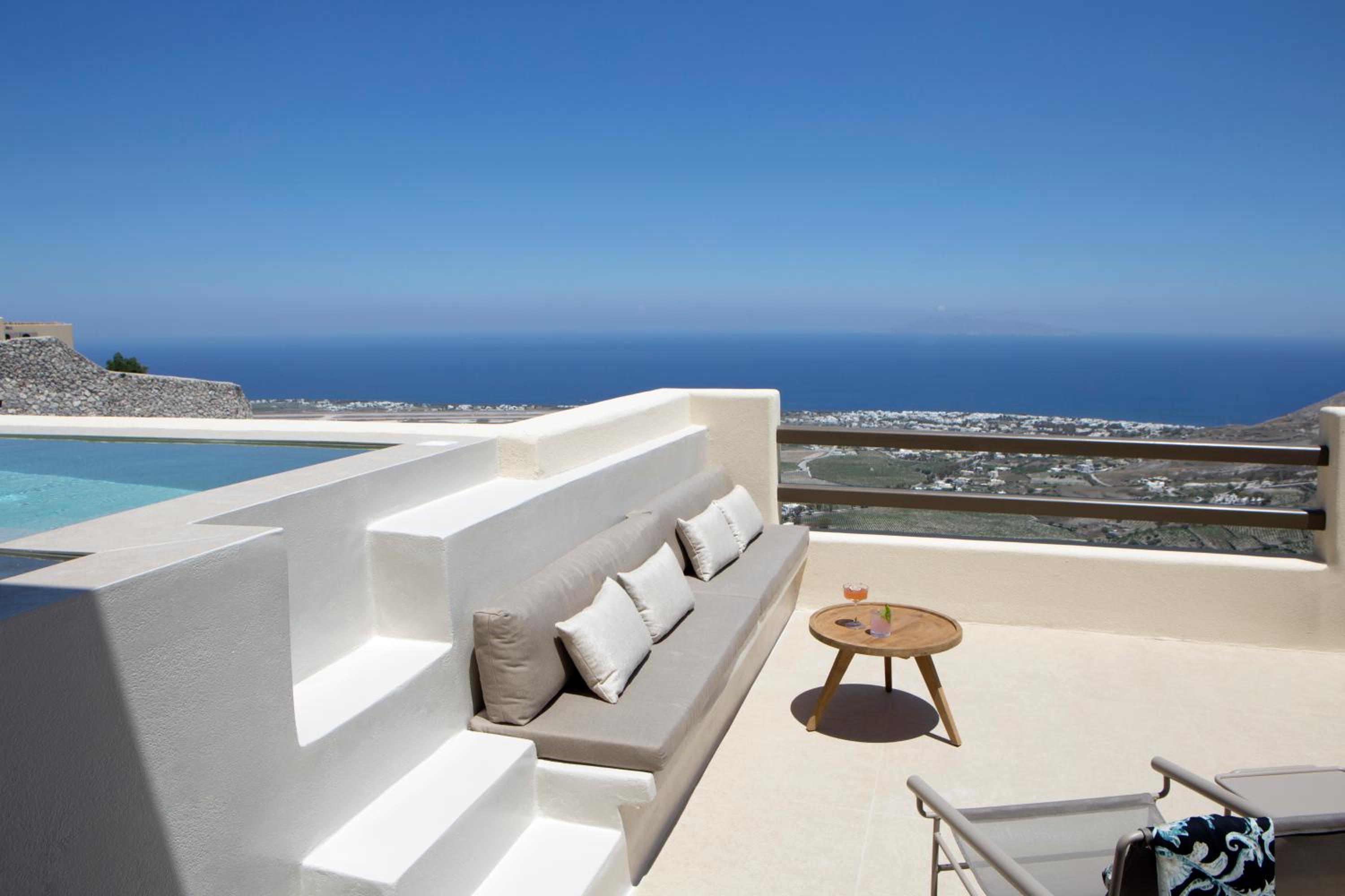 Junior Suite with Heated Plunge Pool and Sea View - Photo 10