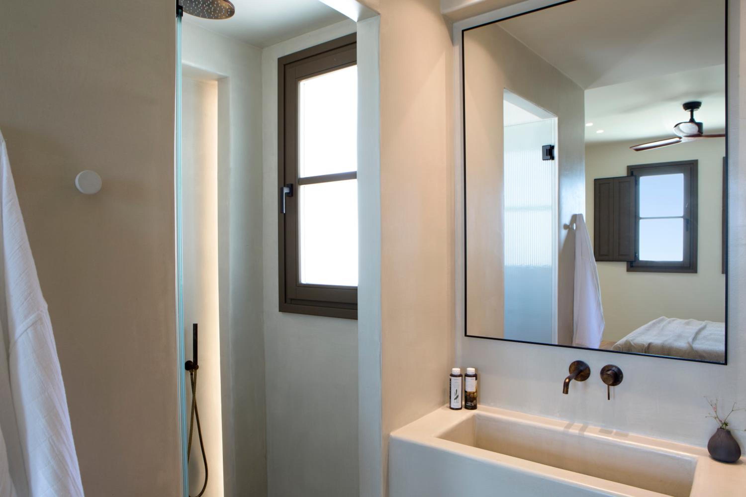 Junior Suite with Heated Plunge Pool and Sea View - Photo 14