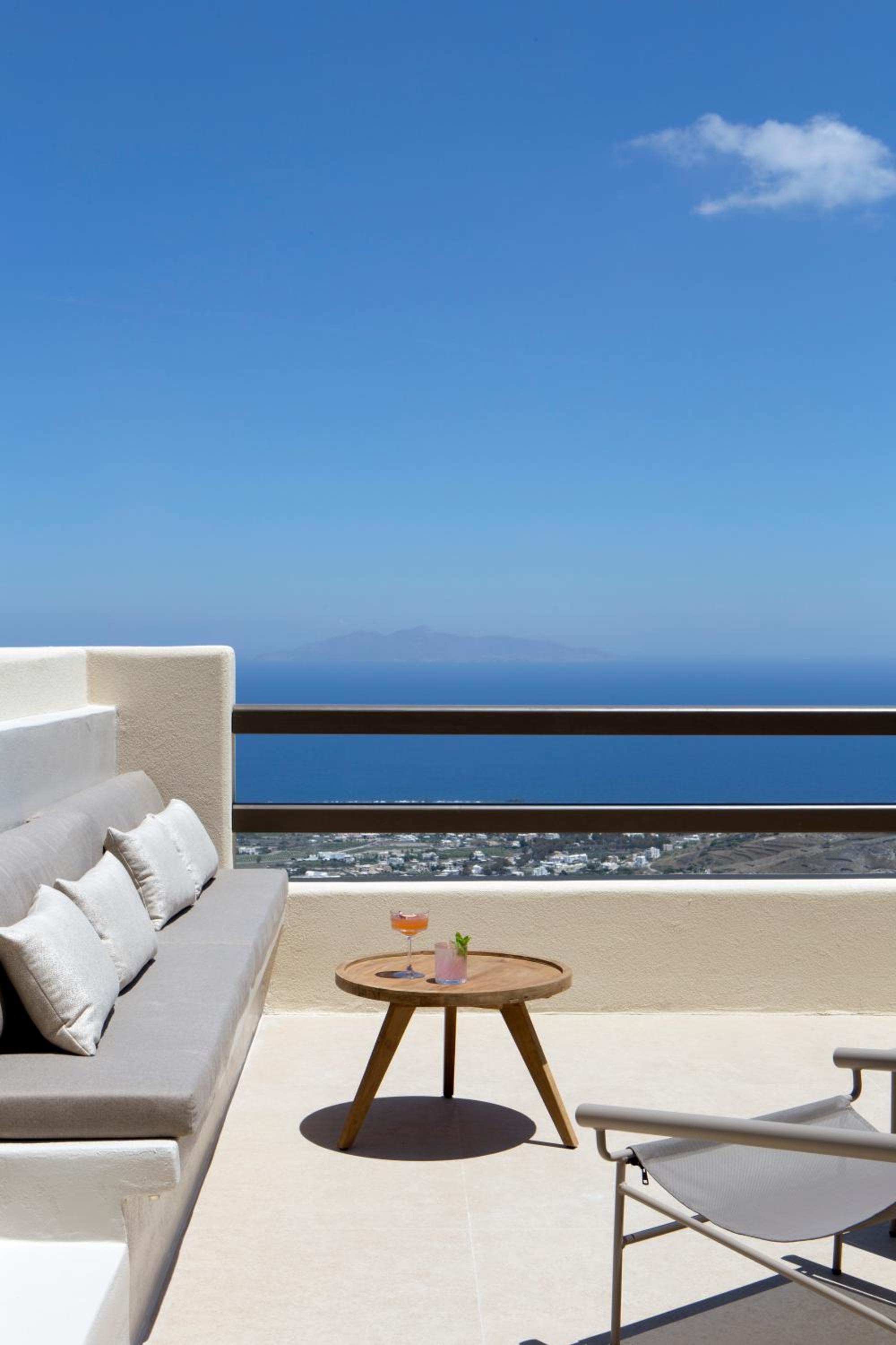 Junior Suite with Heated Plunge Pool and Sea View - Photo 8