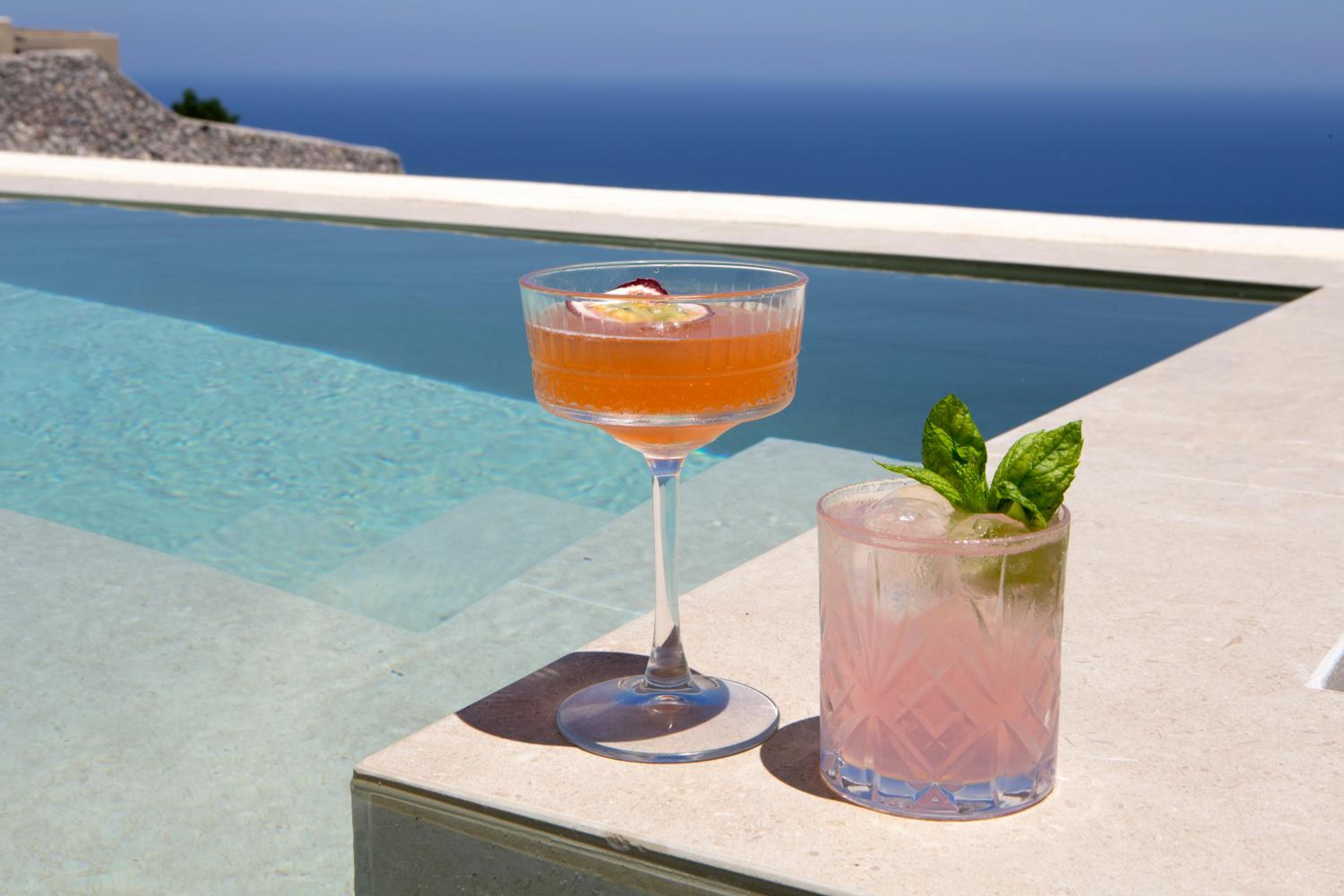 Junior Suite with Heated Plunge Pool and Sea View - Photo 7