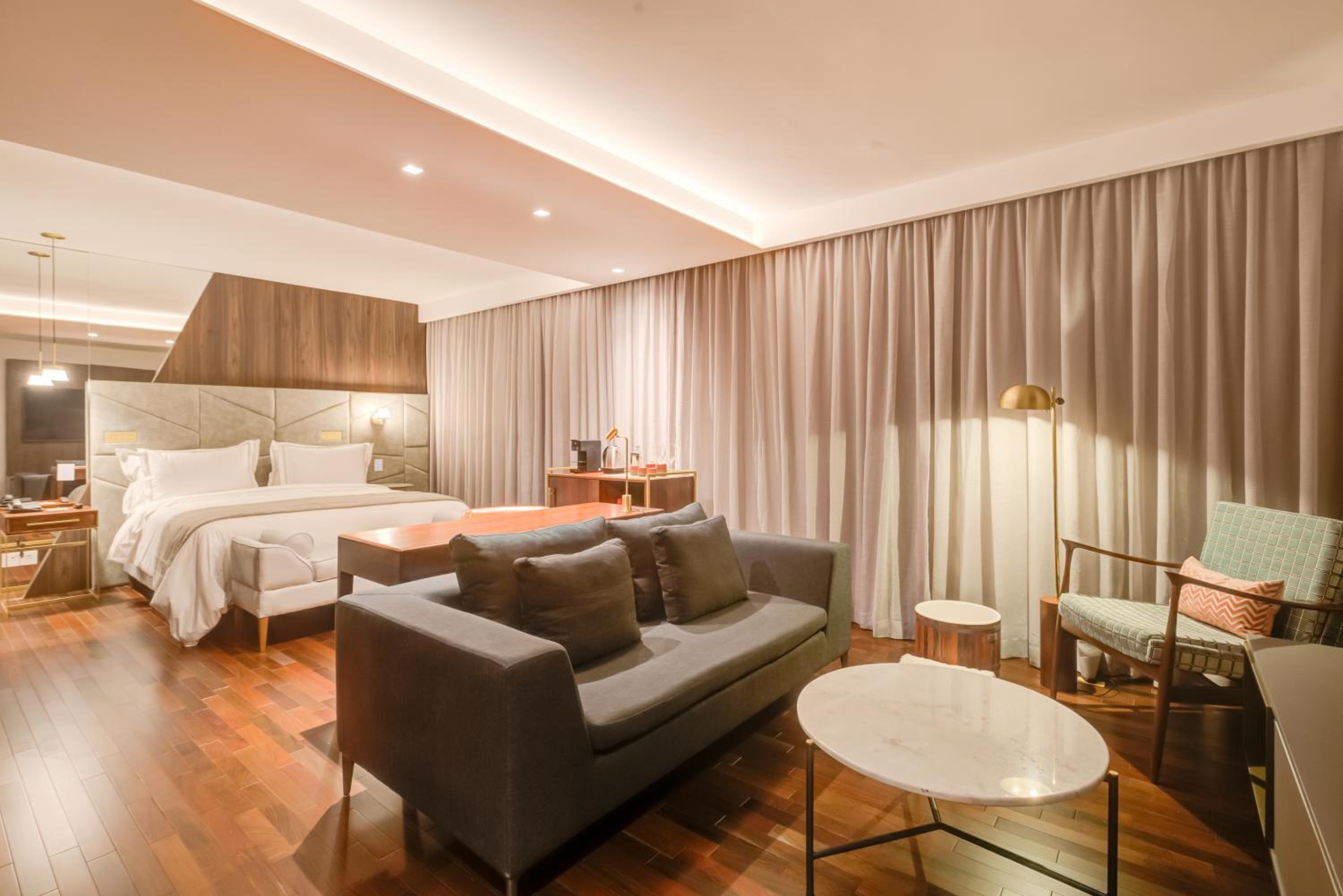 Junior Suite thumbnail 6