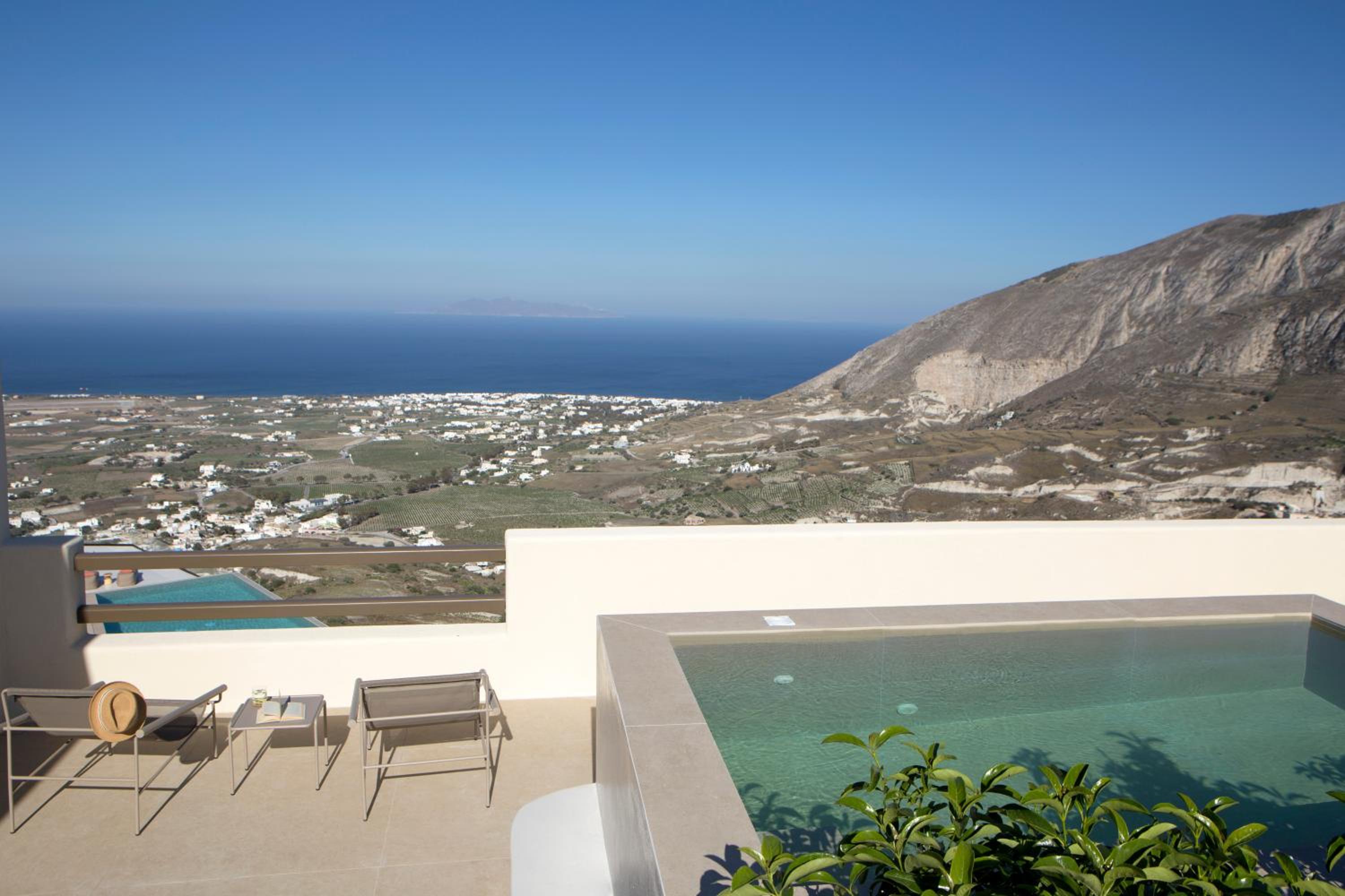 Comfort Suite with Heated Plunge Pool and Sea View photo 2