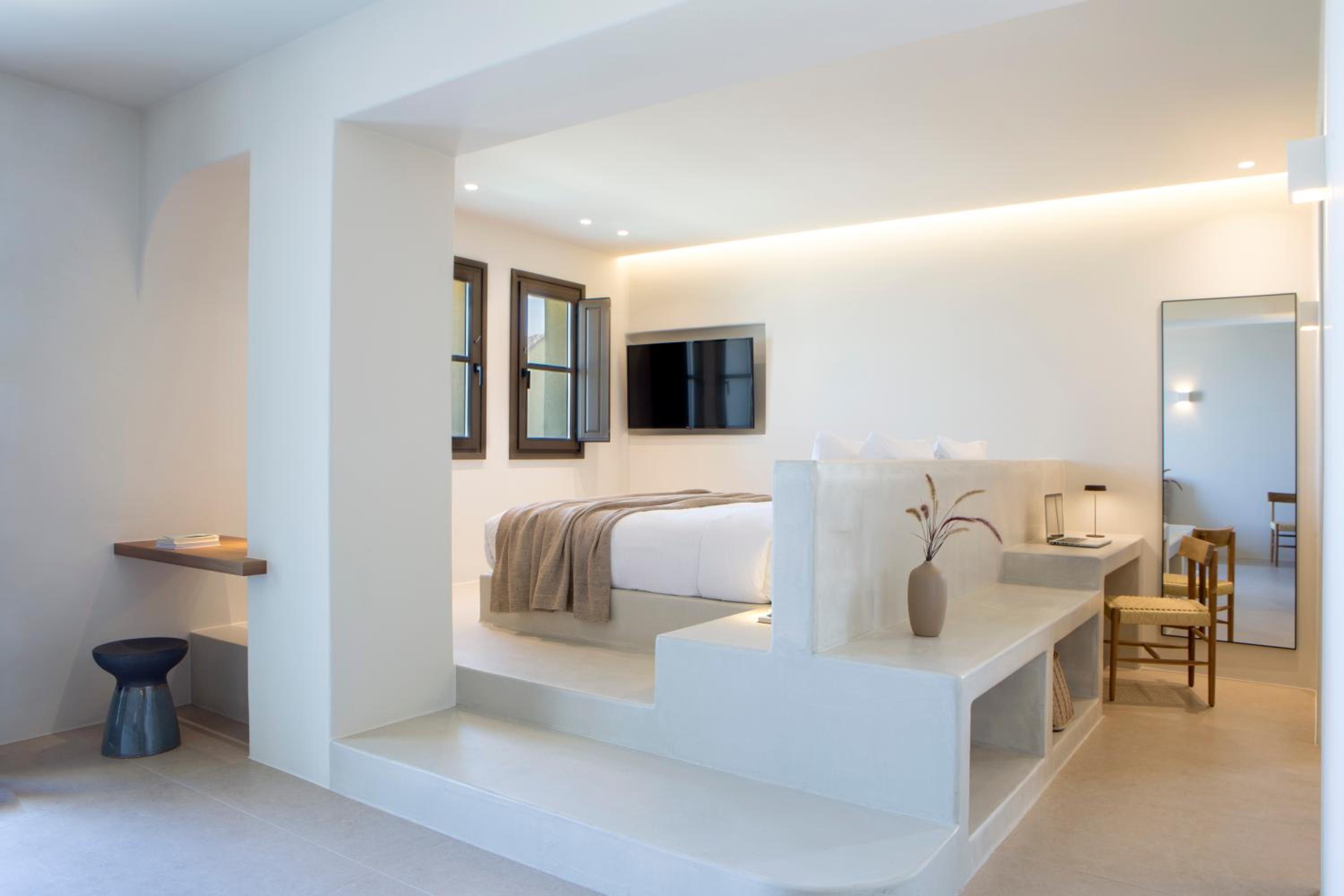 Superior Suite with Heated Plunge Pool and Sea View - Photo 10