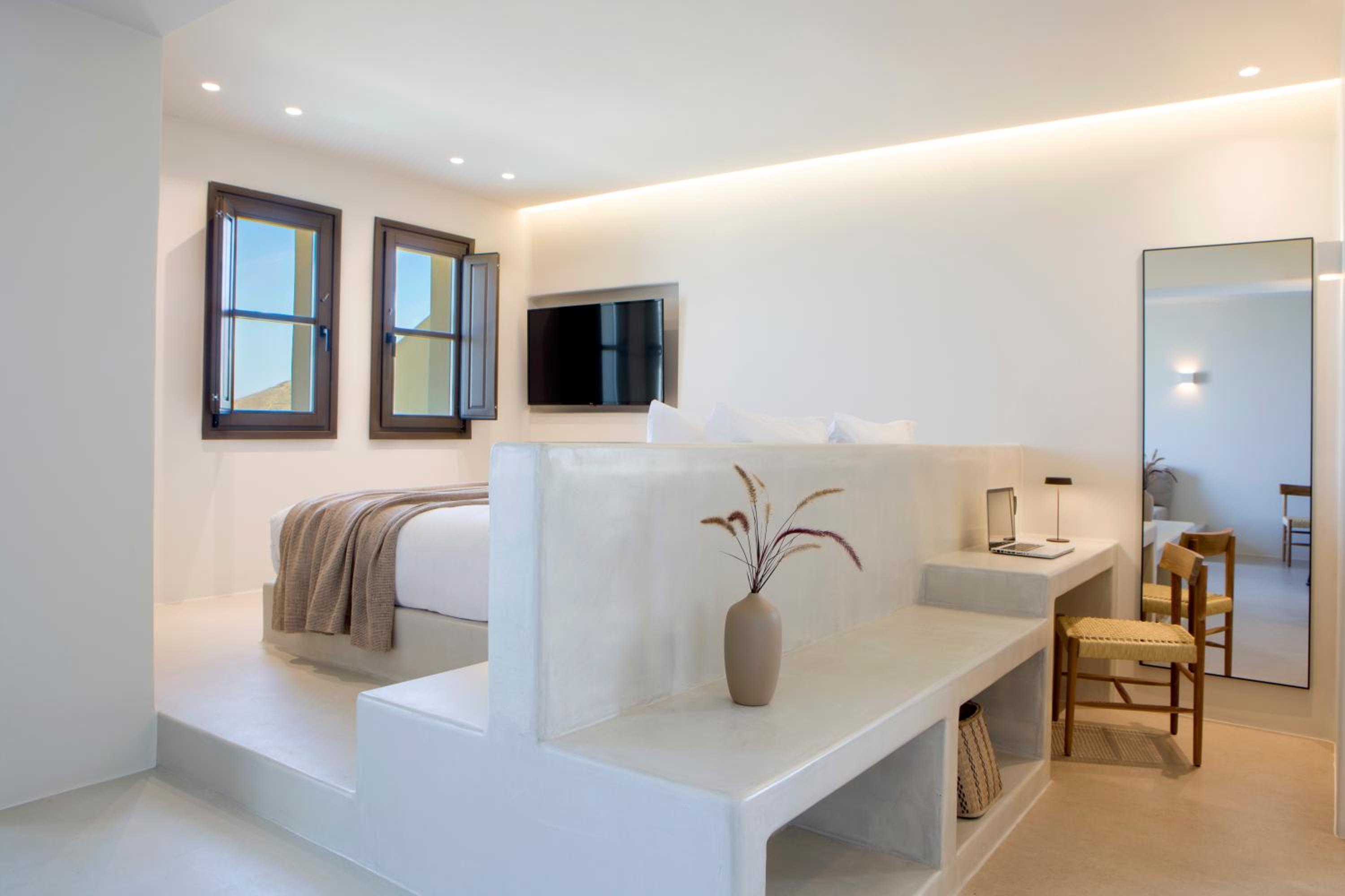 Superior Suite with Heated Plunge Pool and Sea View - Photo 7