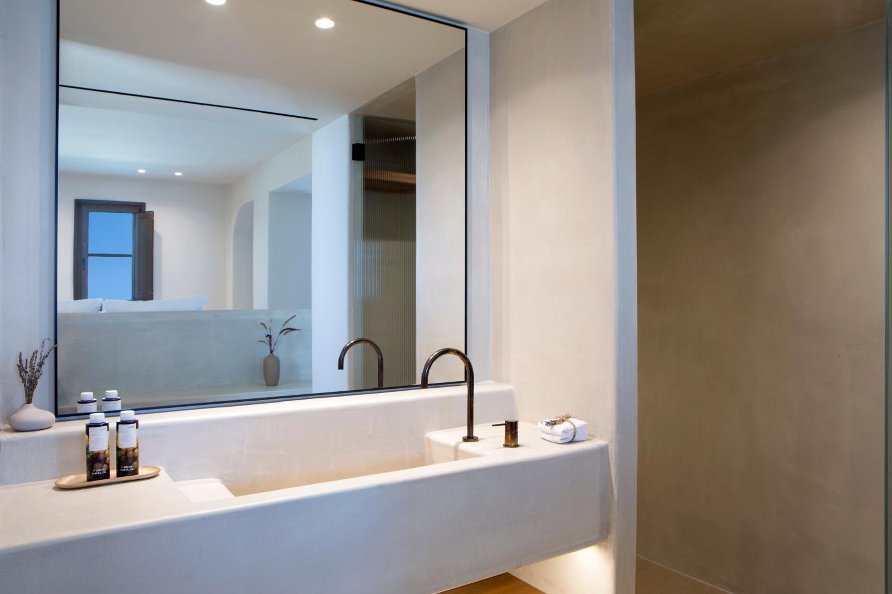 Superior Suite with Heated Plunge Pool and Sea View - Photo 17