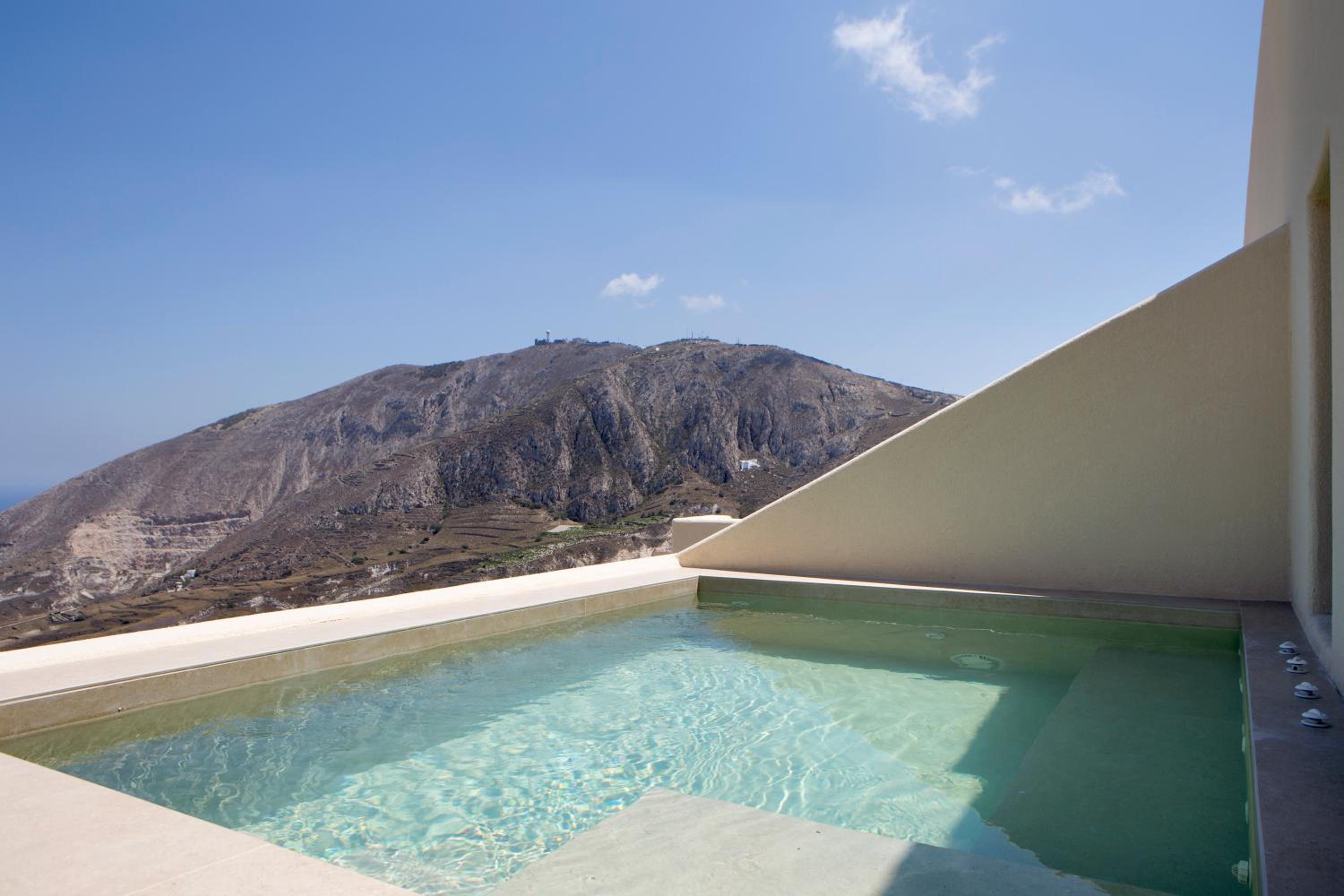 Superior Suite with Heated Plunge Pool and Sea View - Photo 9