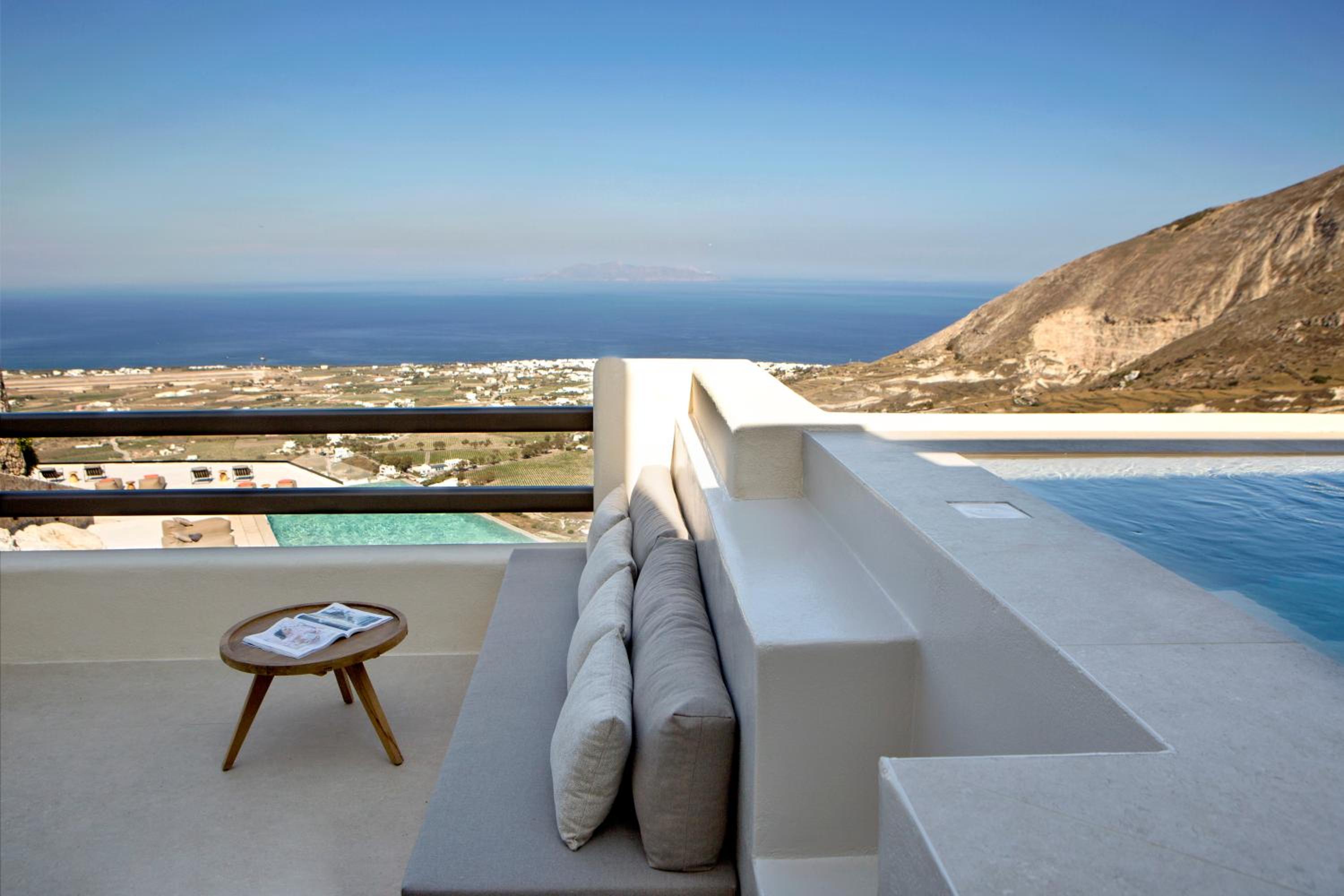 Superior Suite with Heated Plunge Pool and Sea View - Photo 8